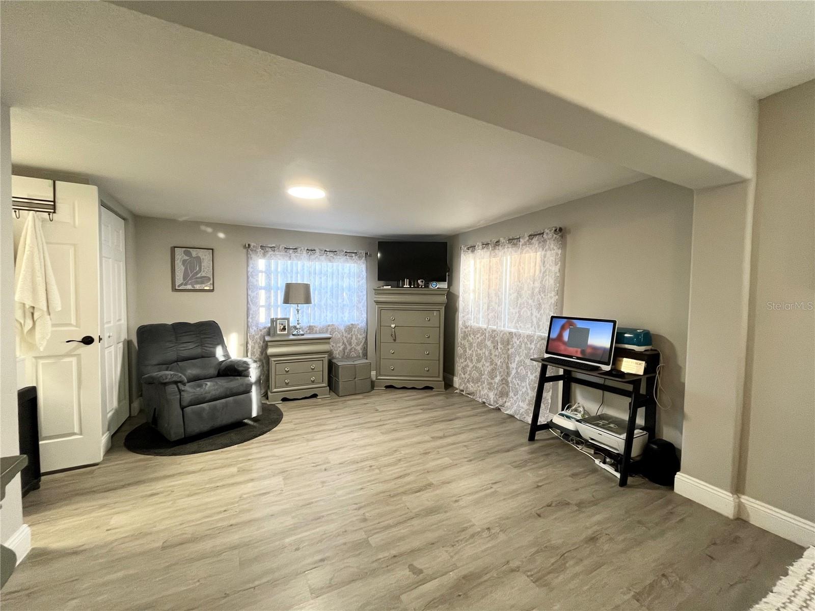 Image 20 of 36 For 409 Camellia Avenue