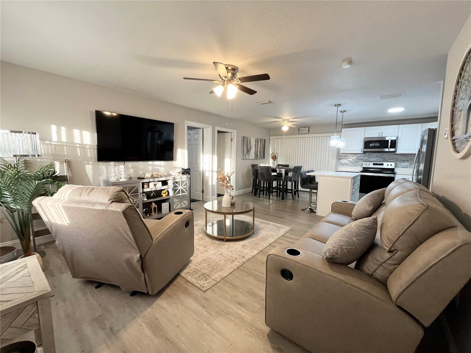 Image 4 of 36 For 409 Camellia Avenue