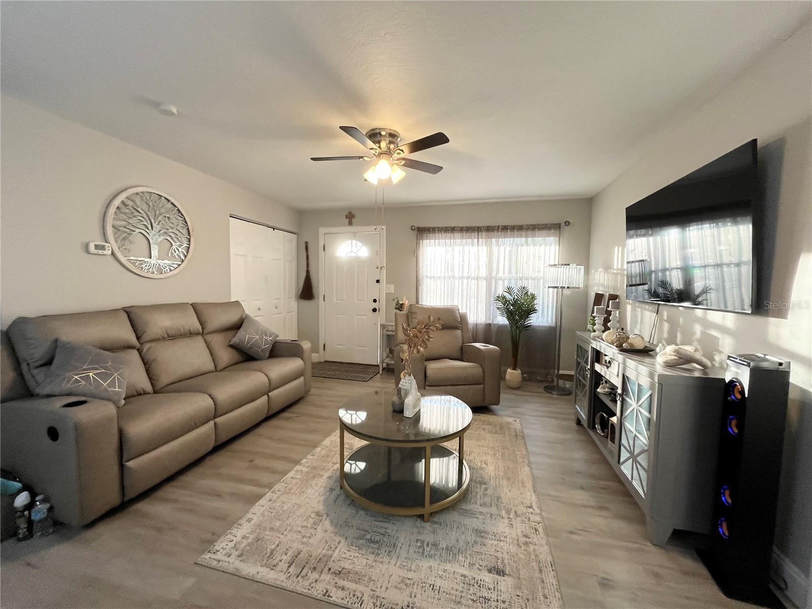 Image 7 of 36 For 409 Camellia Avenue