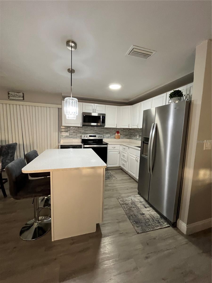 Image 8 of 36 For 409 Camellia Avenue