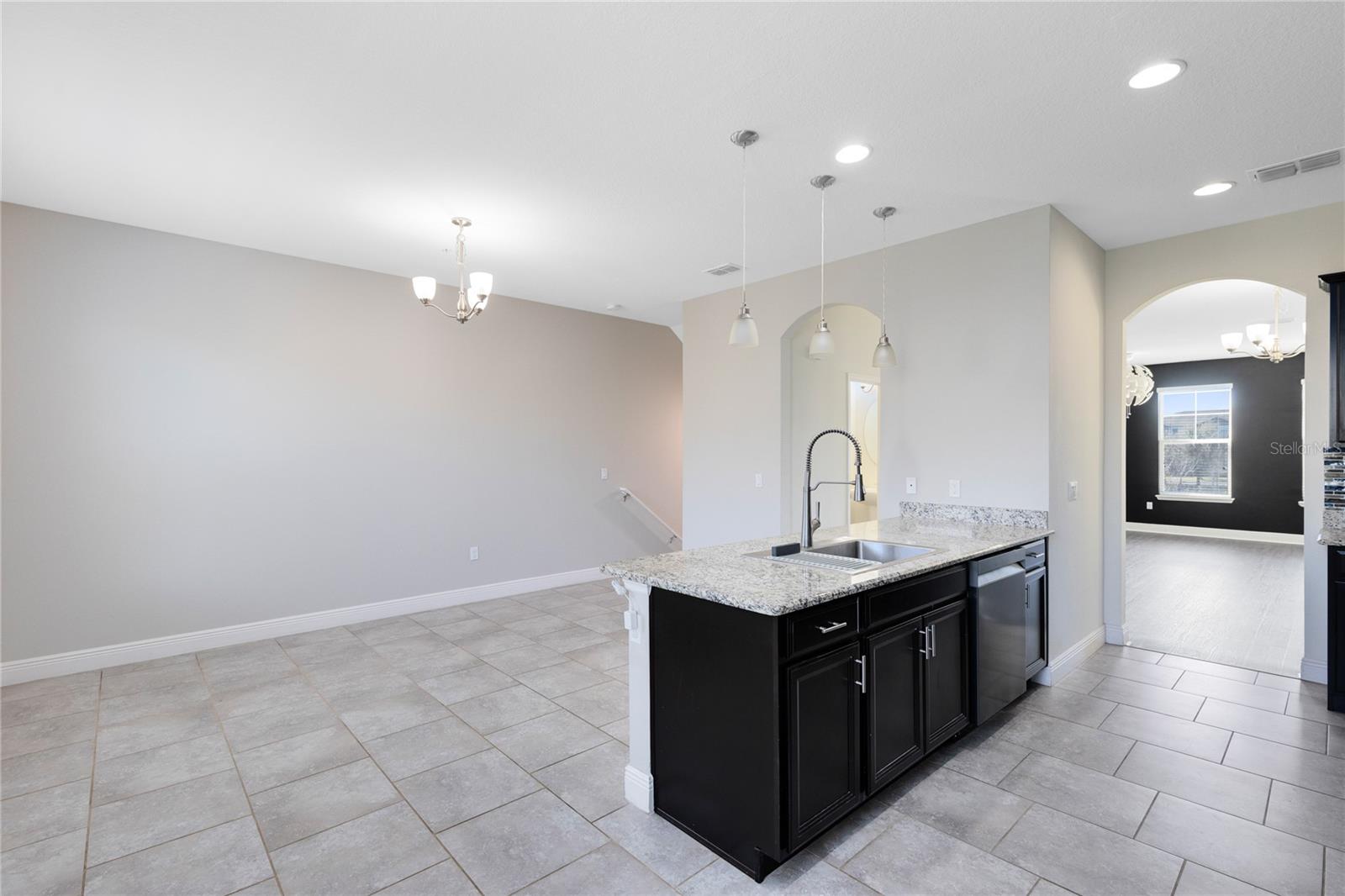 Image 10 of 33 For 10033 Town Lake Dr