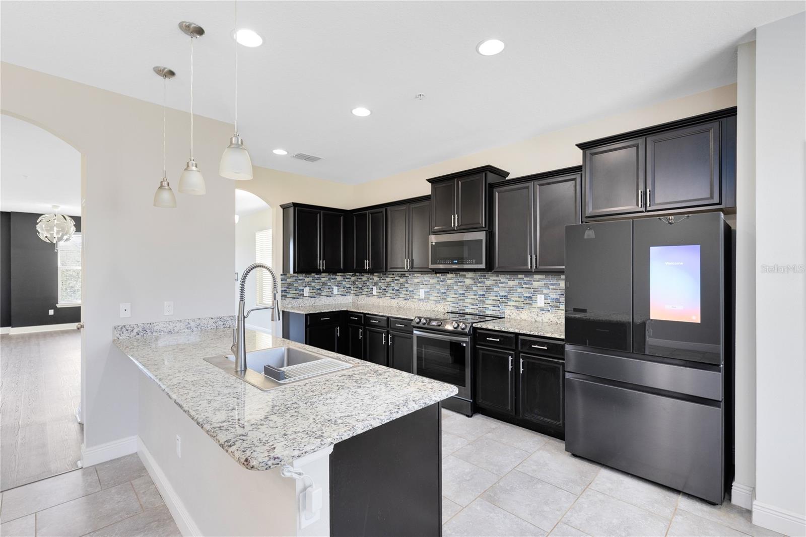 Image 11 of 33 For 10033 Town Lake Dr