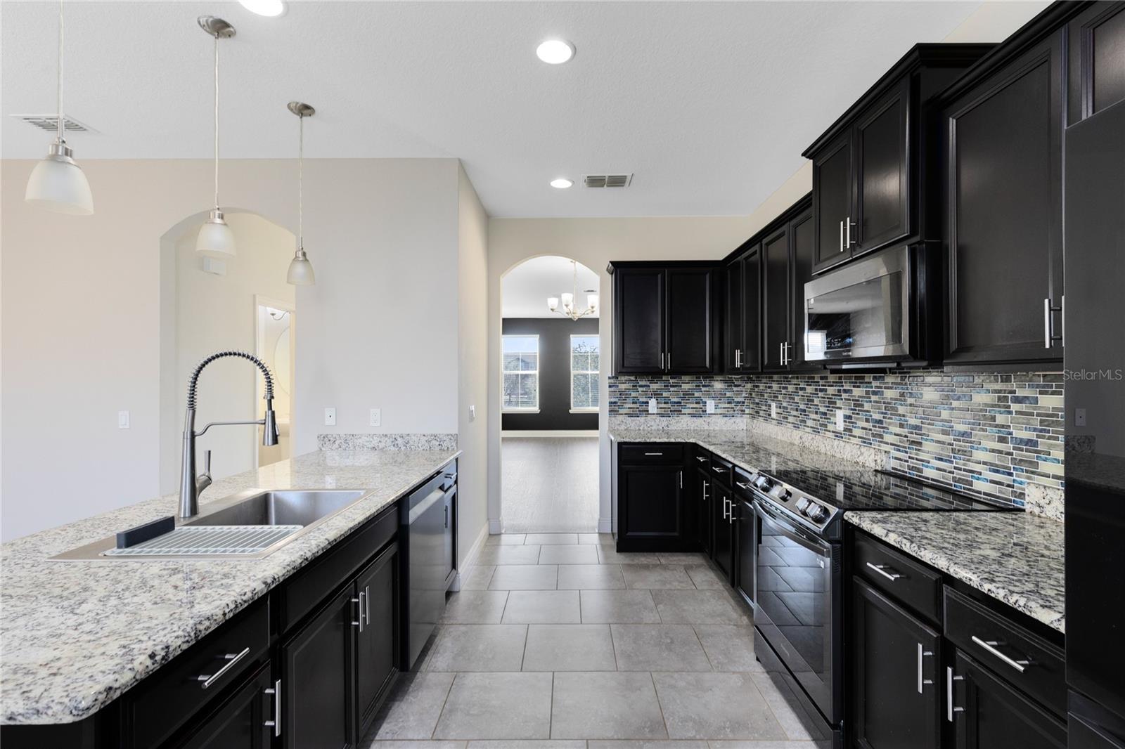 Image 13 of 33 For 10033 Town Lake Dr