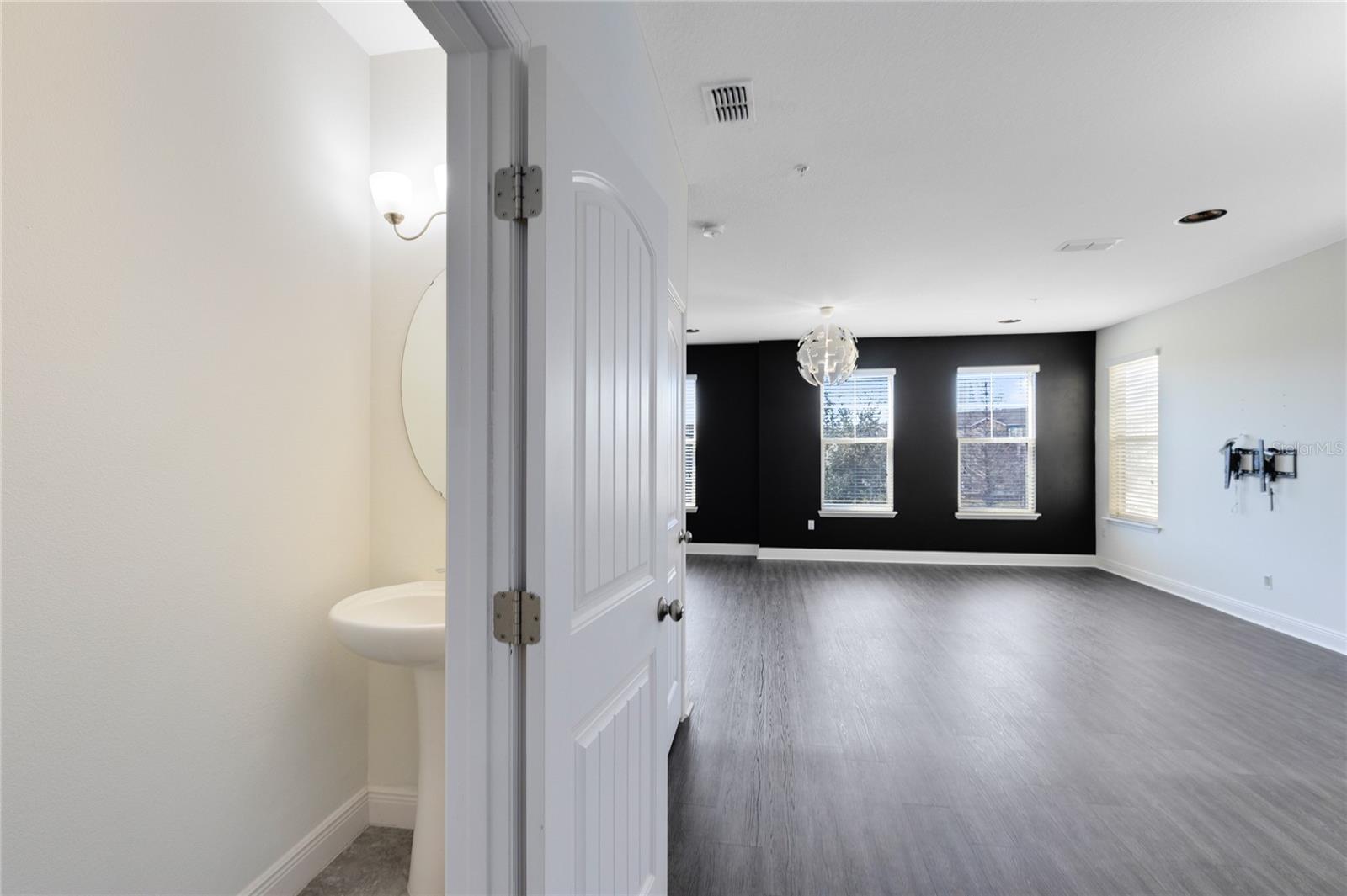 Image 14 of 33 For 10033 Town Lake Dr