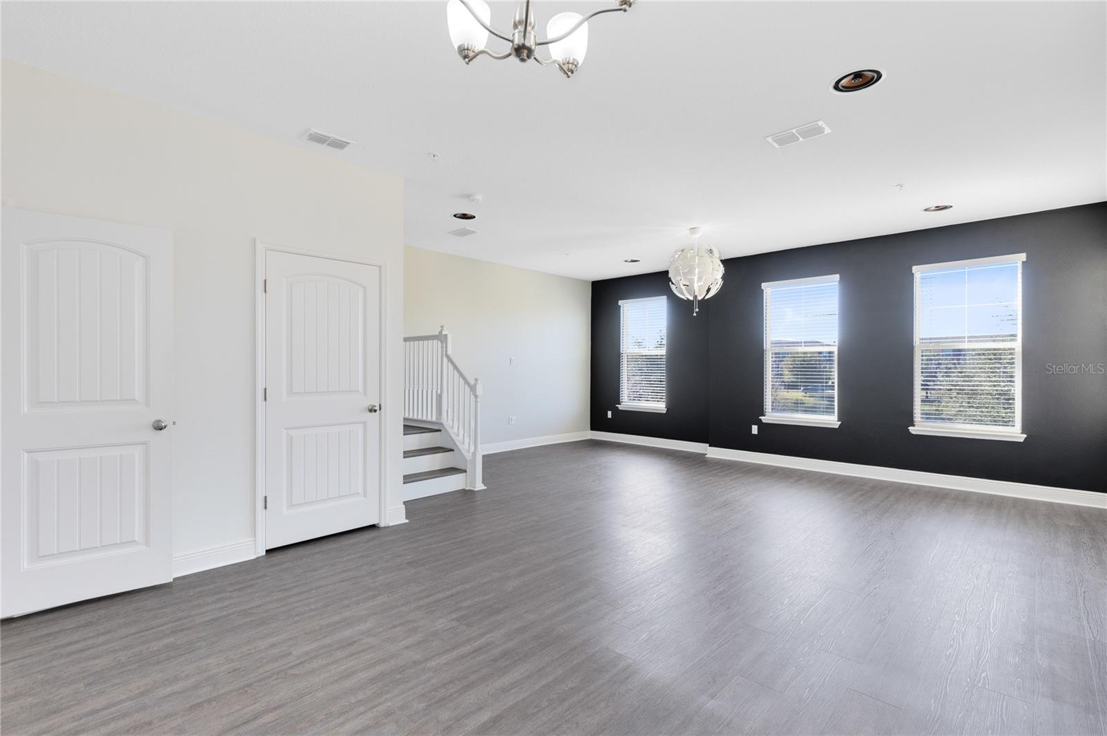 Image 16 of 33 For 10033 Town Lake Dr