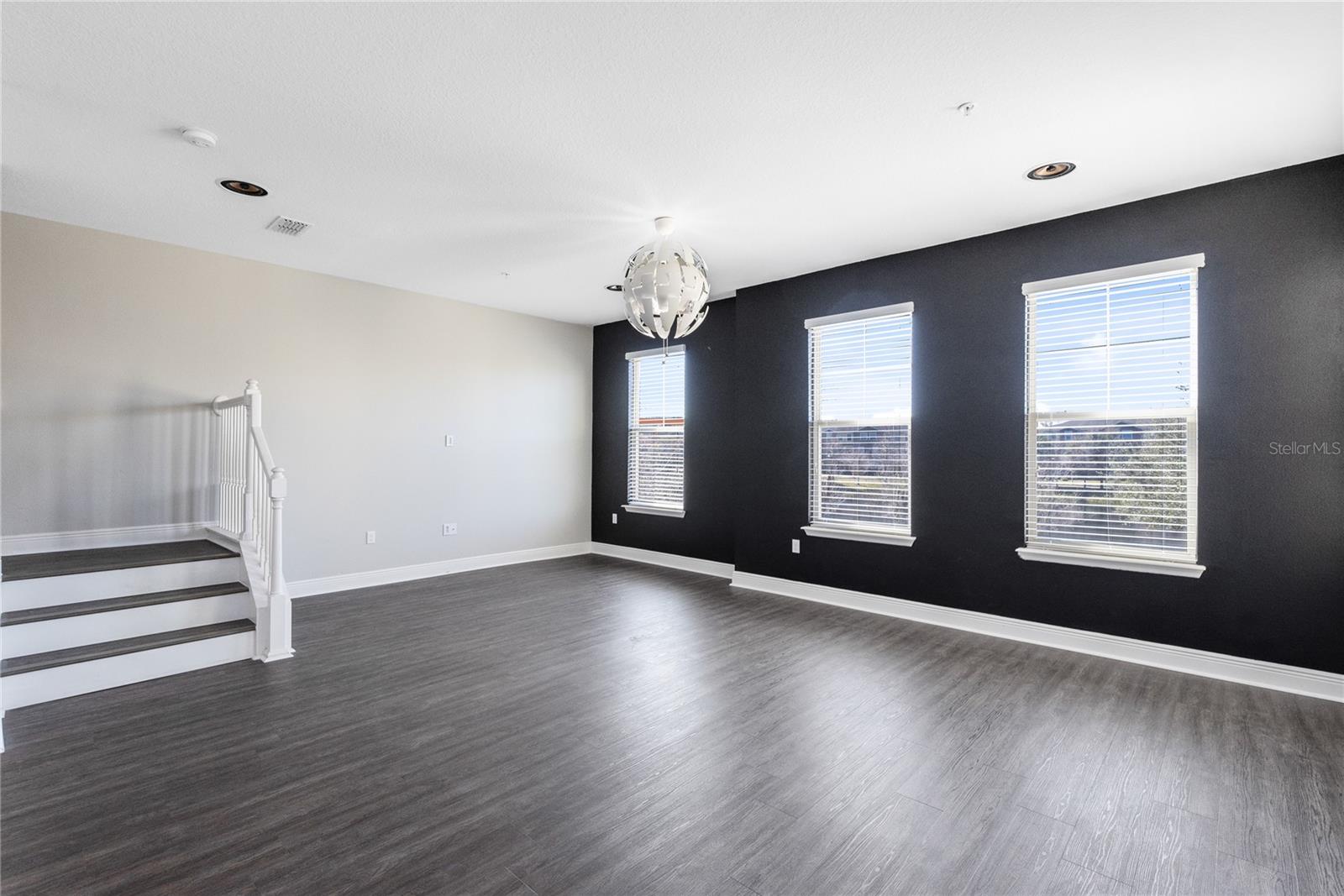 Image 17 of 33 For 10033 Town Lake Dr