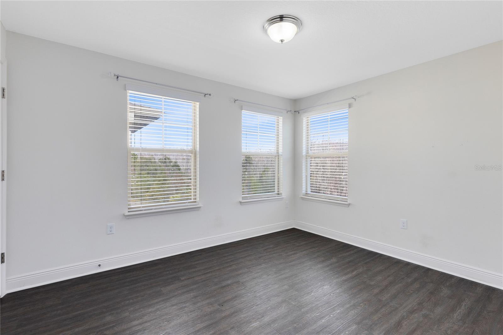 Image 23 of 33 For 10033 Town Lake Dr