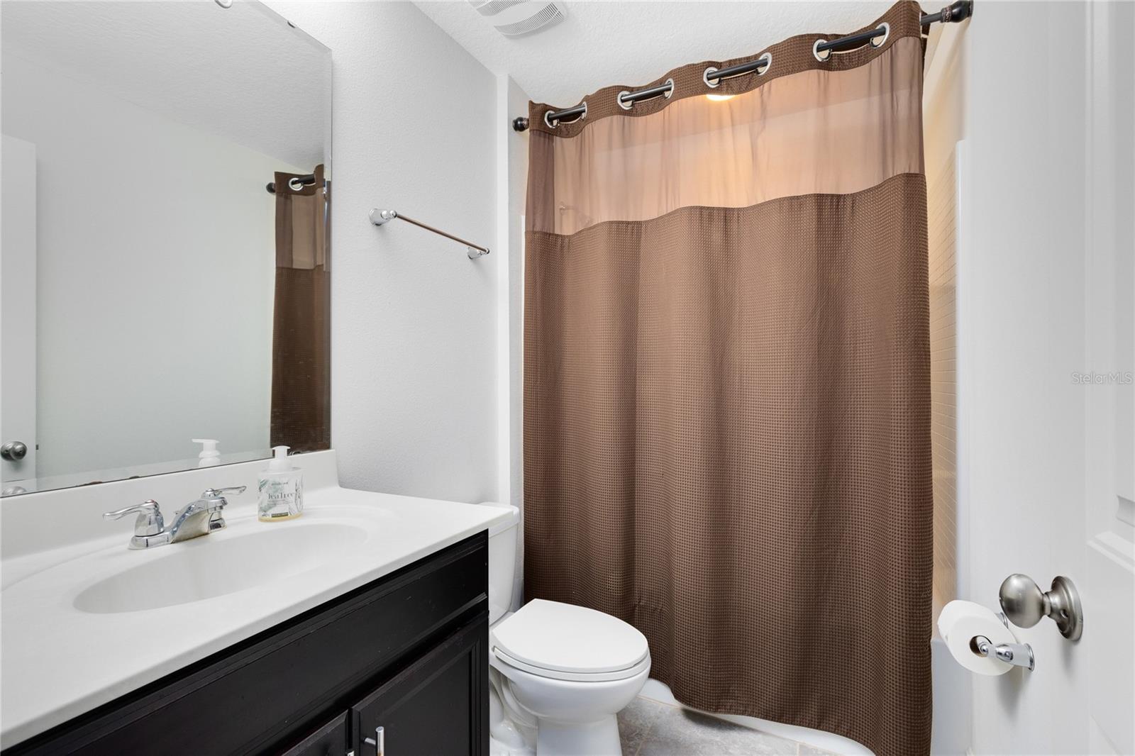 Image 24 of 33 For 10033 Town Lake Dr