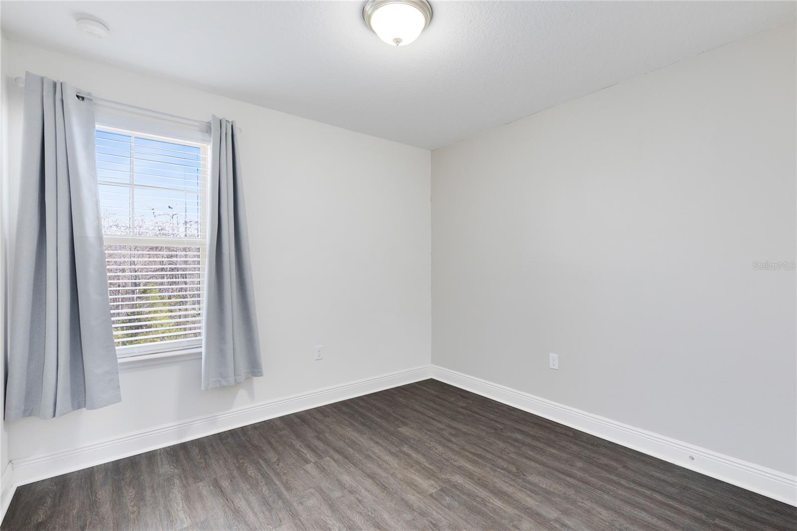 Image 25 of 33 For 10033 Town Lake Dr