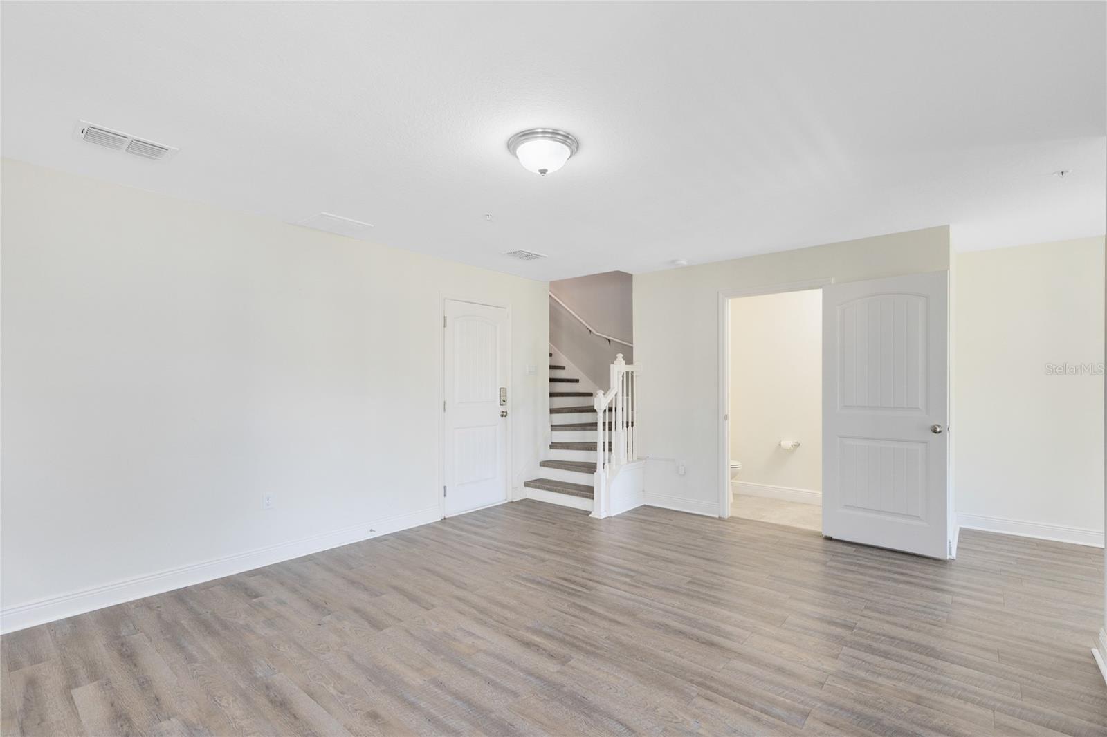 Image 4 of 33 For 10033 Town Lake Dr