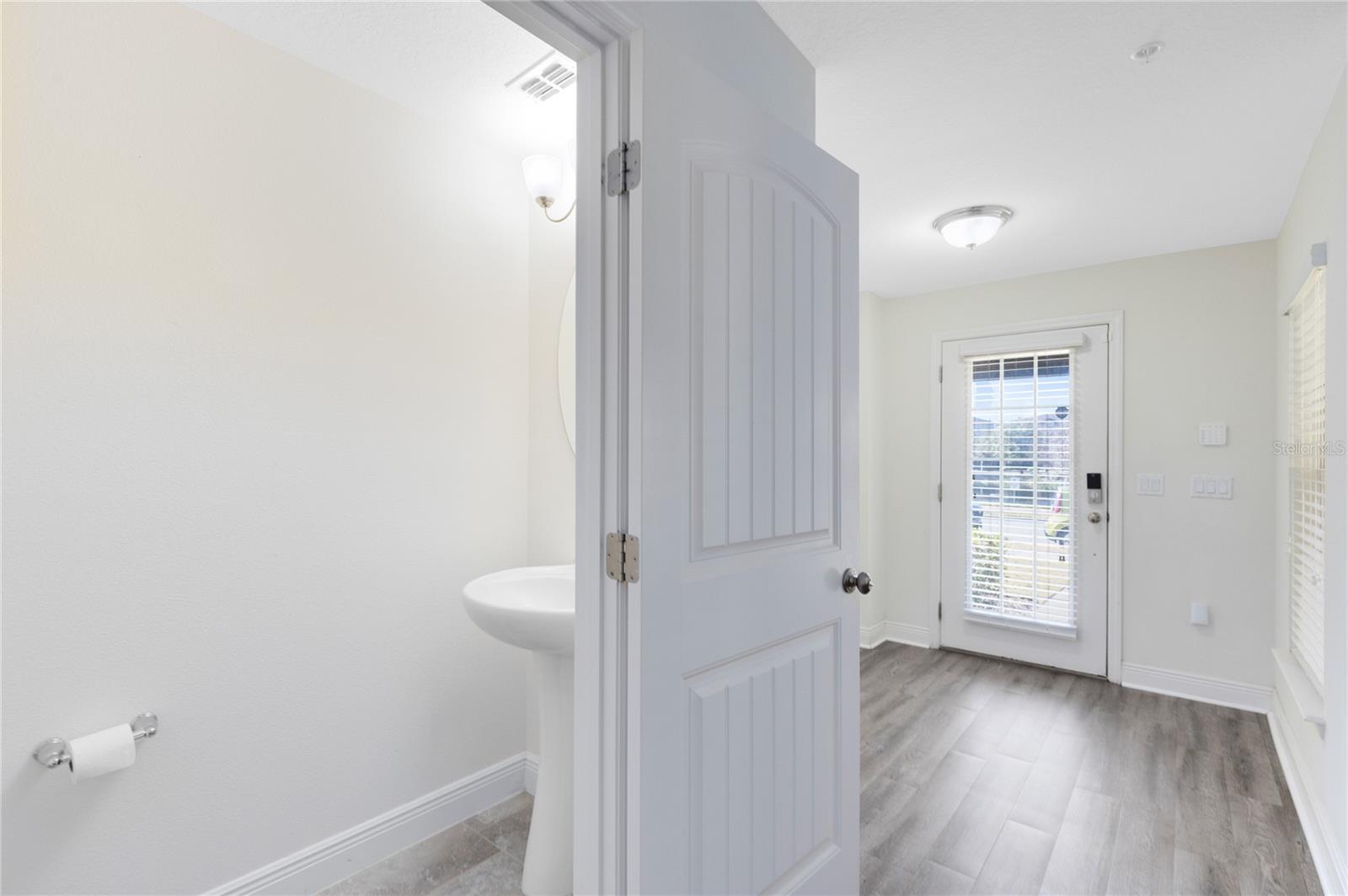 Image 7 of 33 For 10033 Town Lake Dr