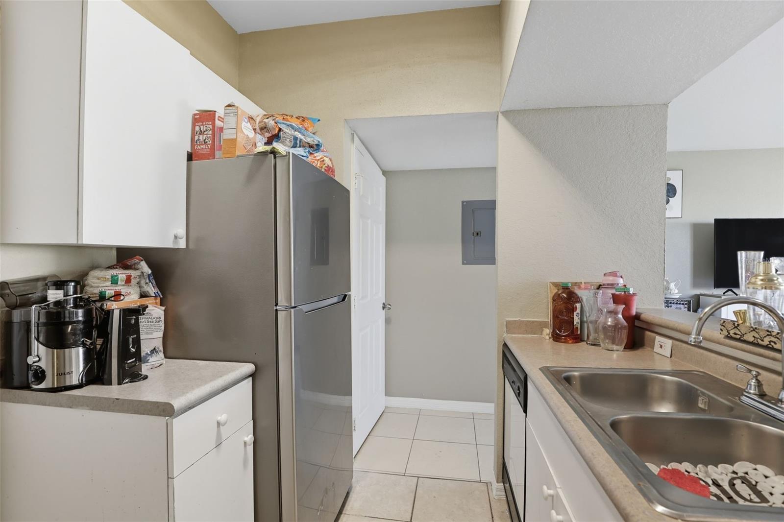 Image 14 of 26 For 5132 City Street 317