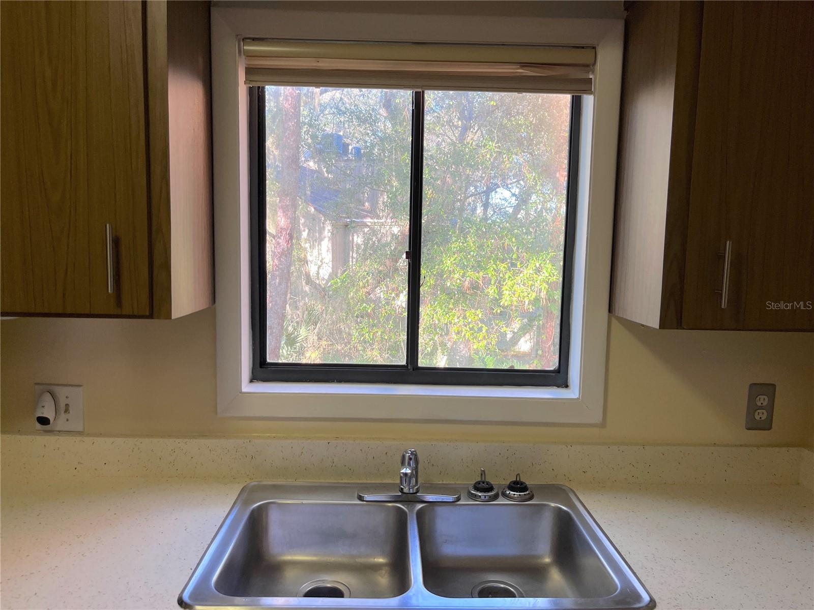 Image 4 of 15 For 223 Crown Oaks Way