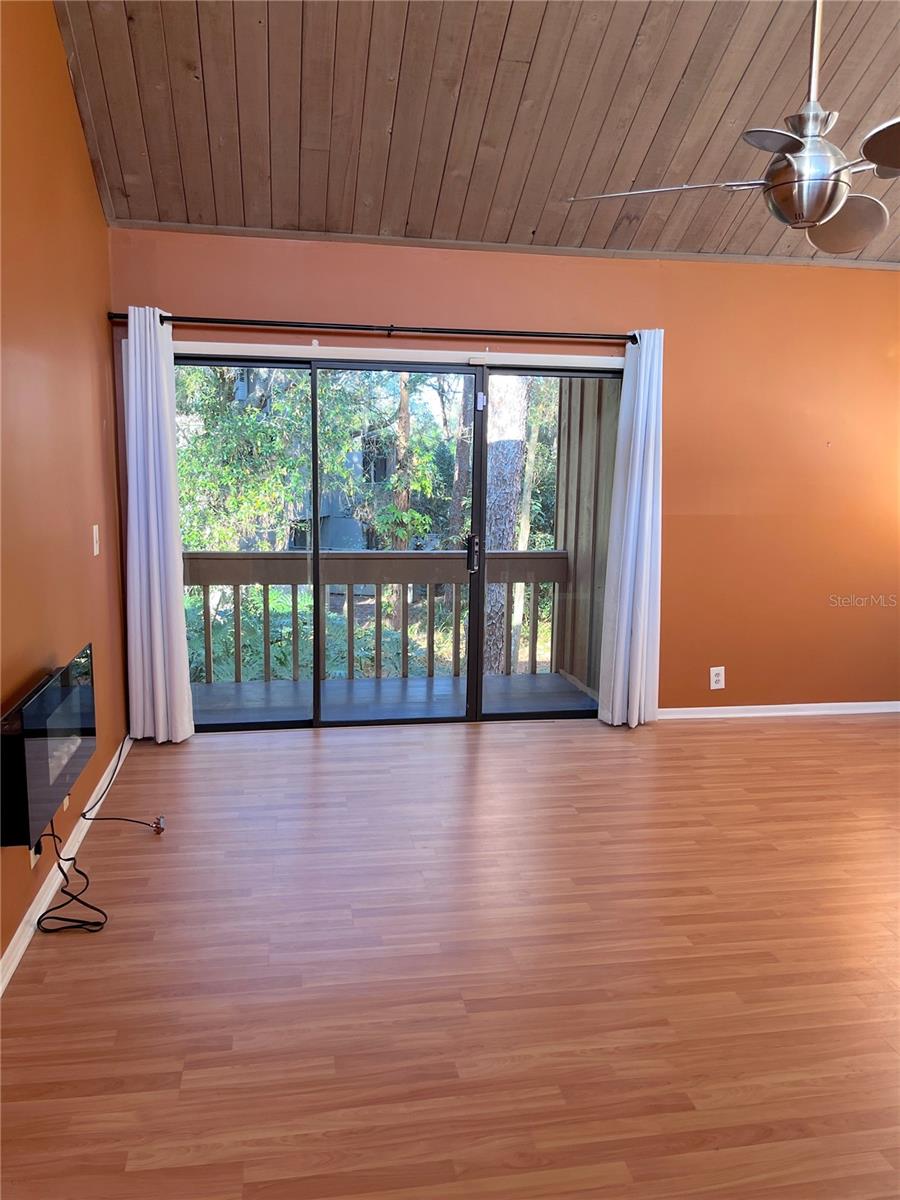 Image 9 of 15 For 223 Crown Oaks Way