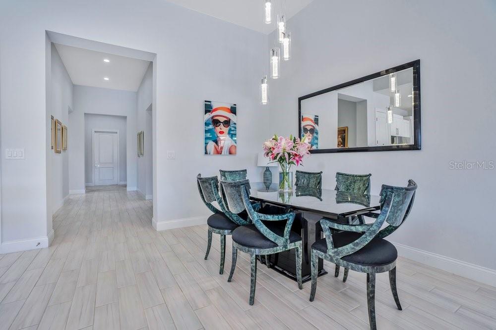 Image 15 of 54 For 10481 Royal Cypress Way