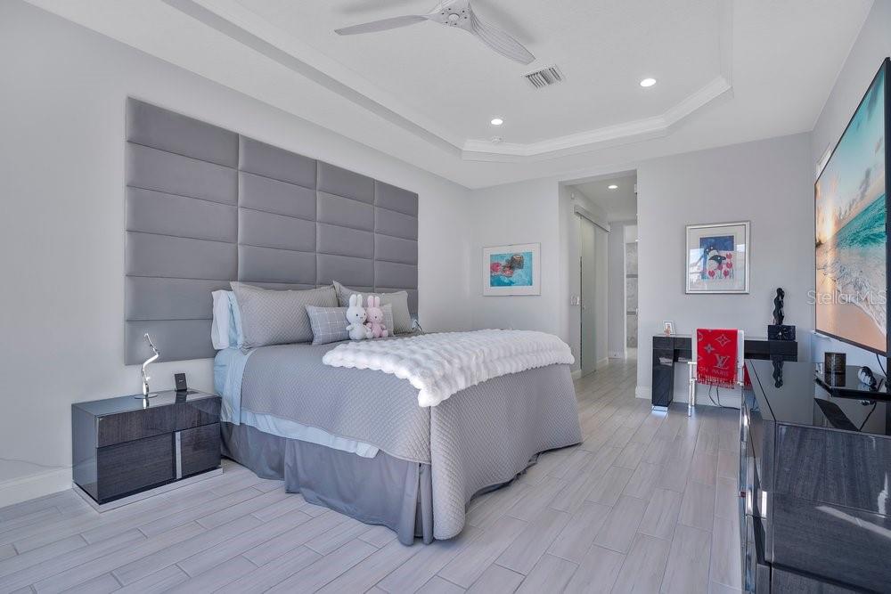 Image 29 of 54 For 10481 Royal Cypress Way