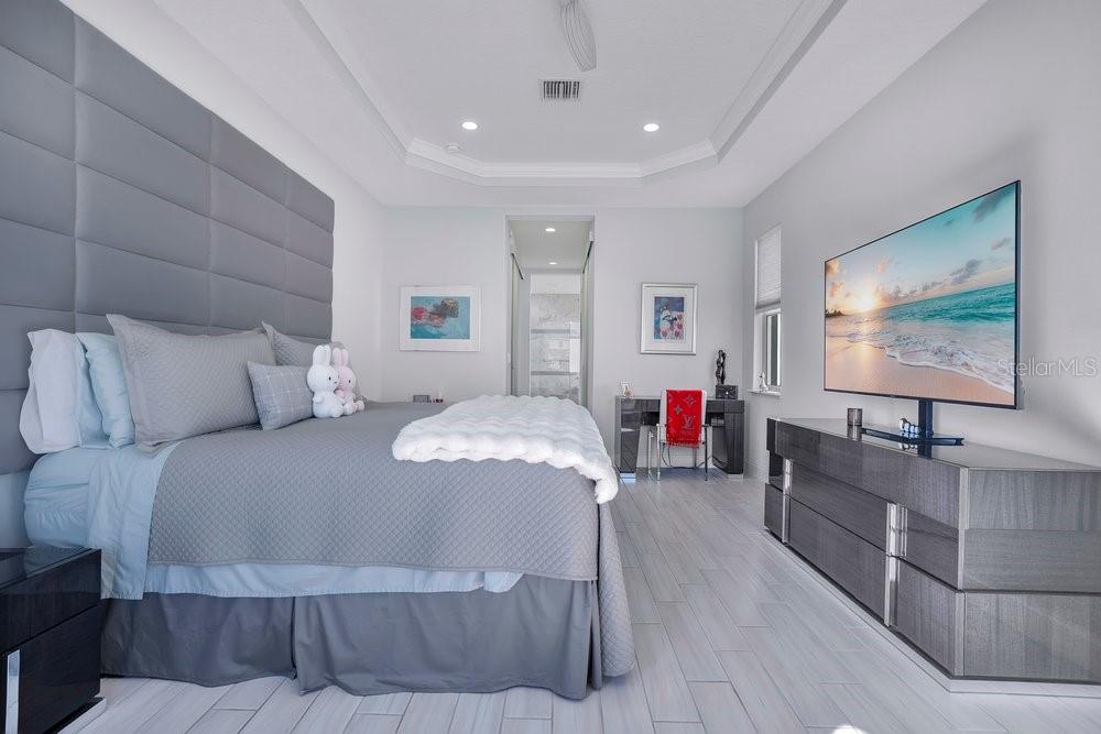 Image 30 of 54 For 10481 Royal Cypress Way