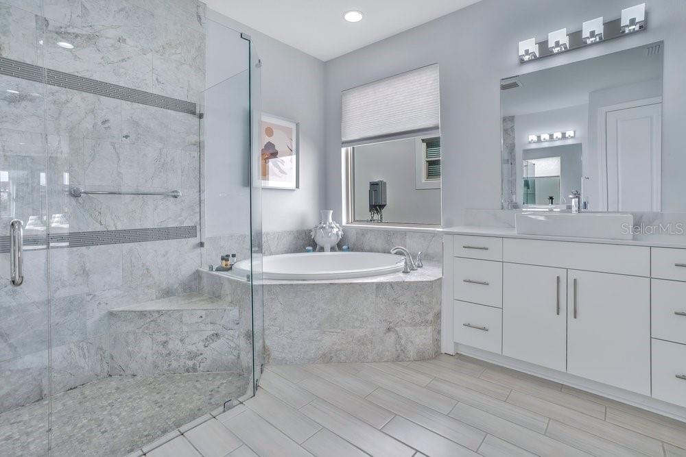 Image 33 of 54 For 10481 Royal Cypress Way