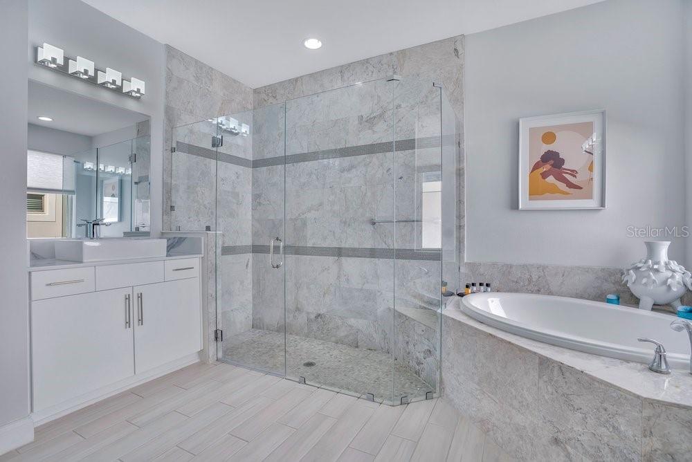 Image 34 of 54 For 10481 Royal Cypress Way