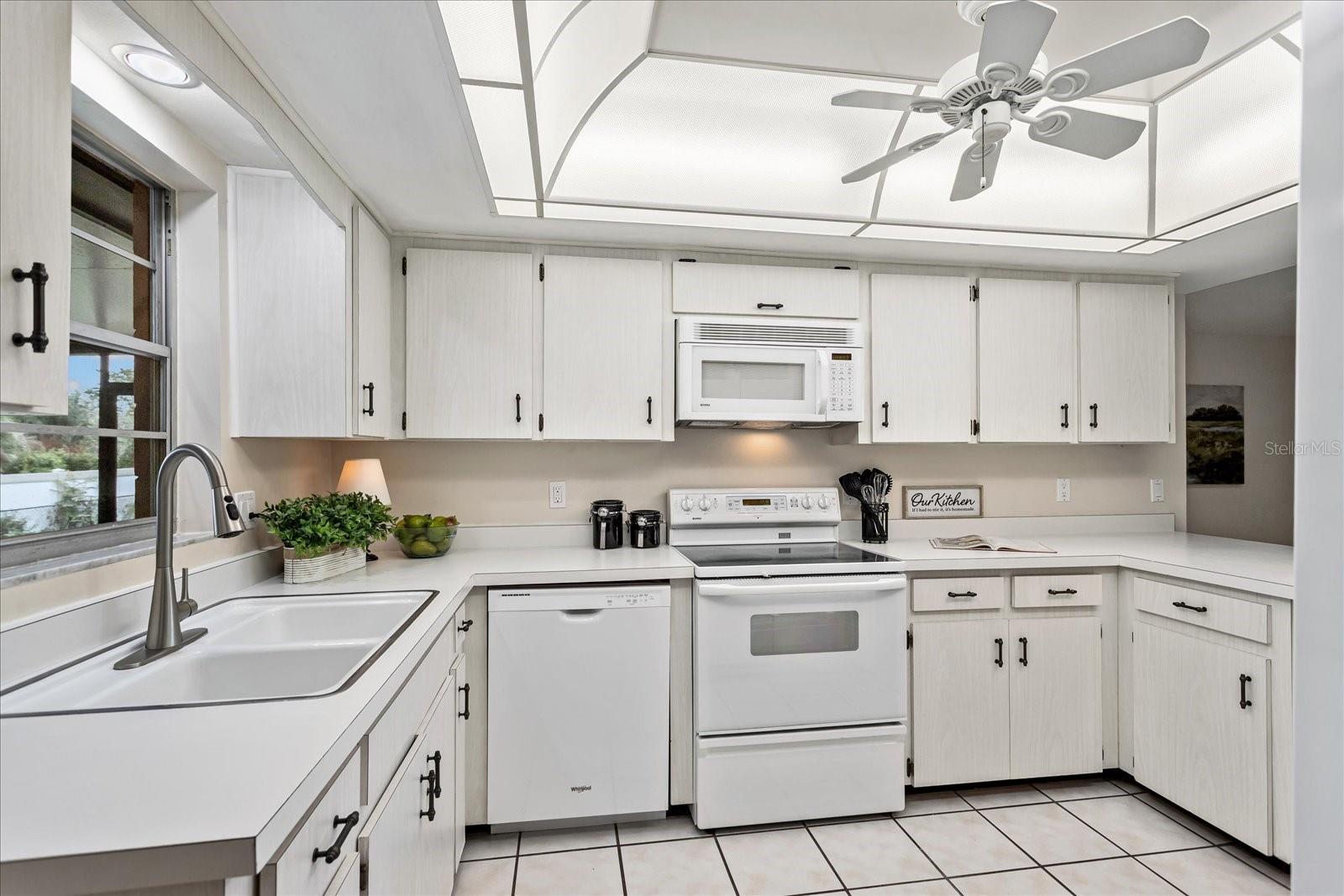 Image 13 of 41 For 625 Mockingbird Lane