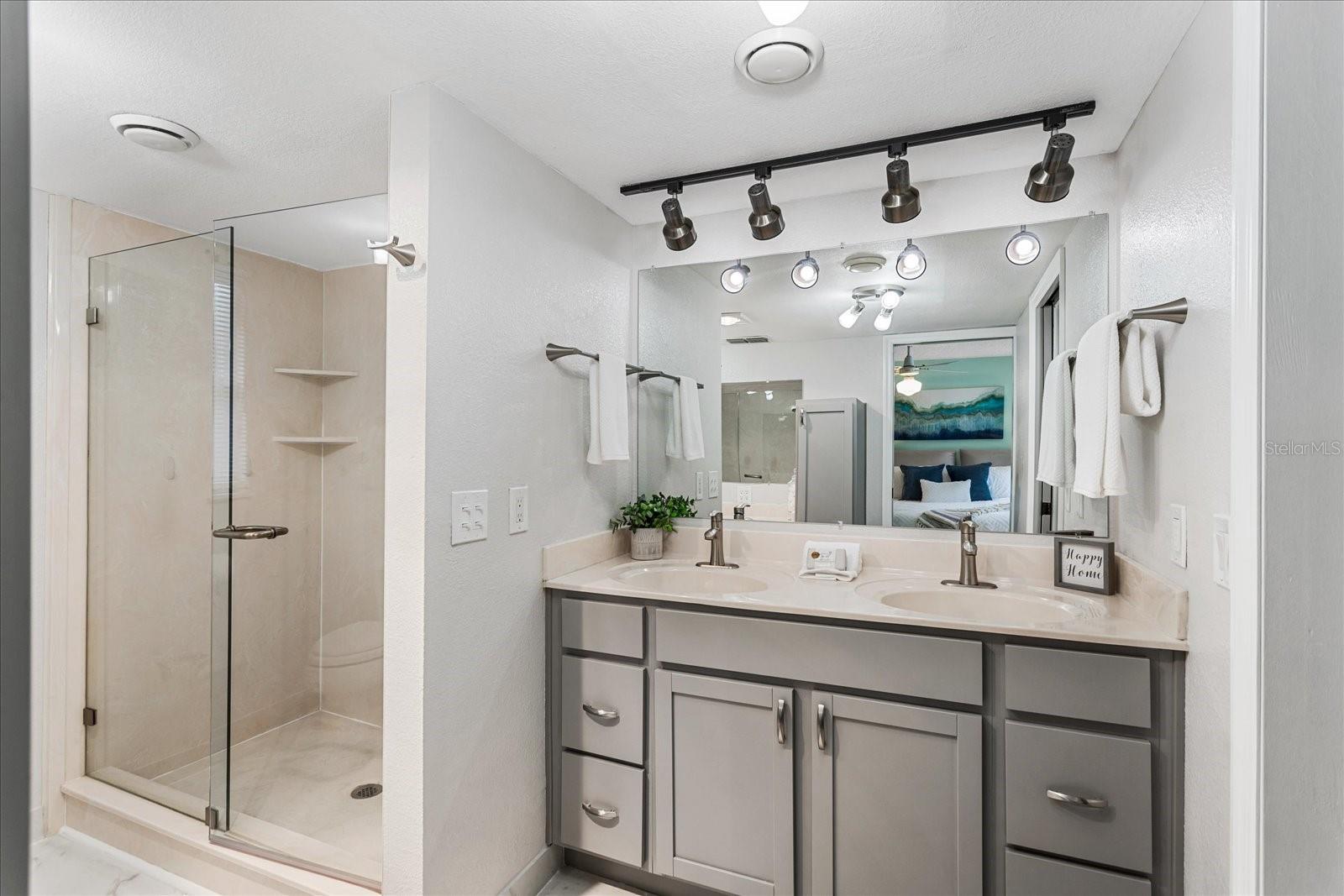 Image 20 of 41 For 625 Mockingbird Lane