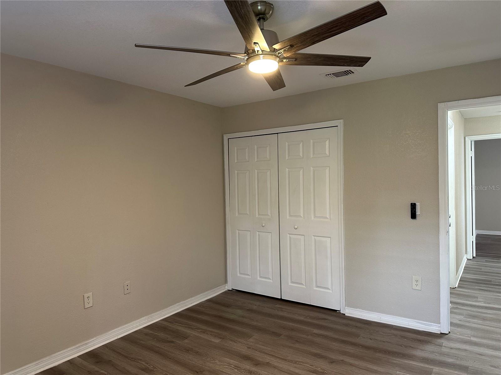 Image 22 of 43 For 627 Grenadine Court S