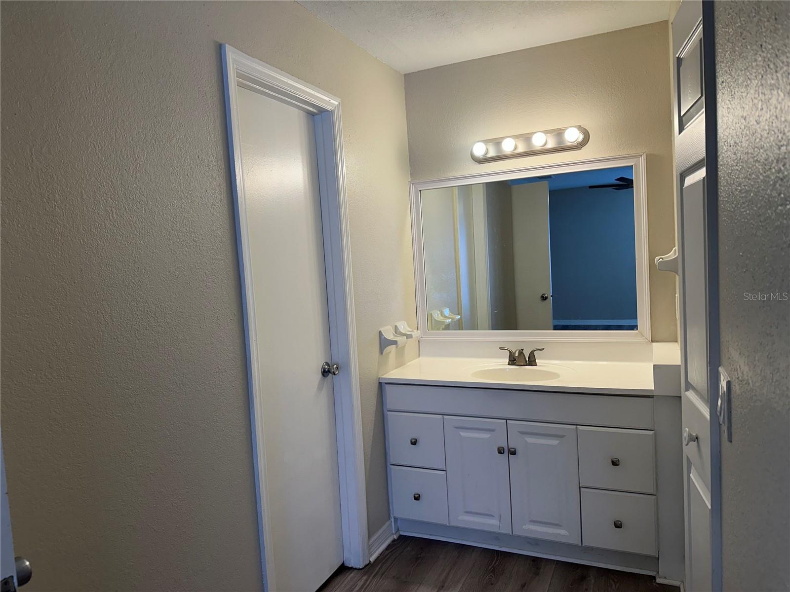 Image 25 of 43 For 627 Grenadine Court S