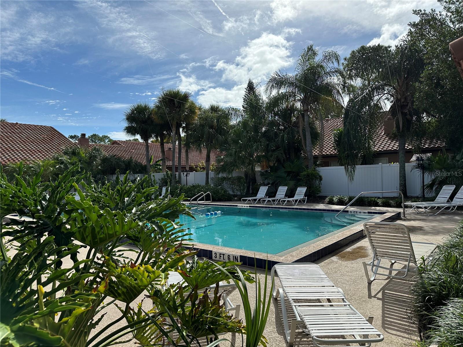 Image 37 of 43 For 627 Grenadine Court S