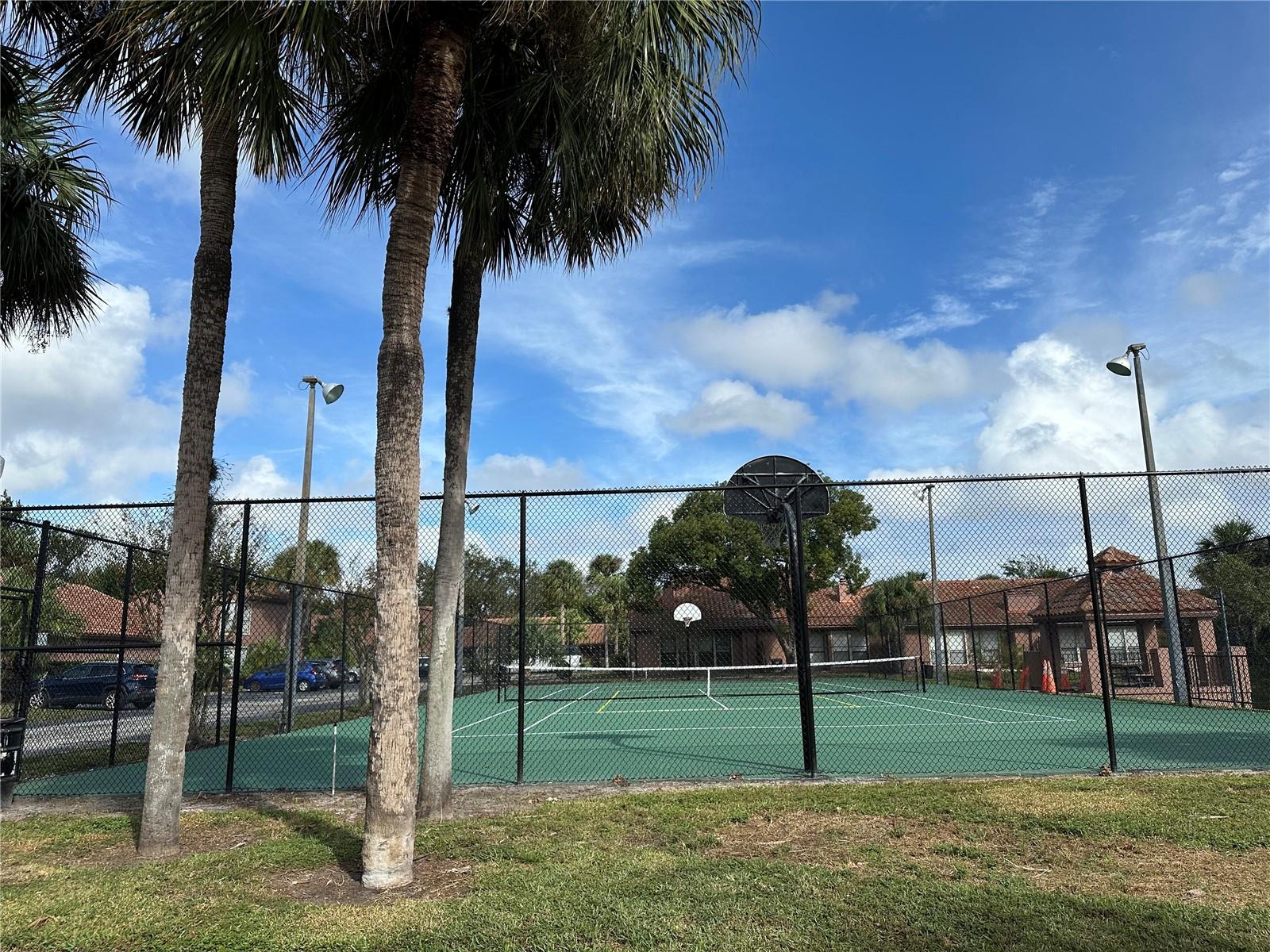 Image 40 of 43 For 627 Grenadine Court S