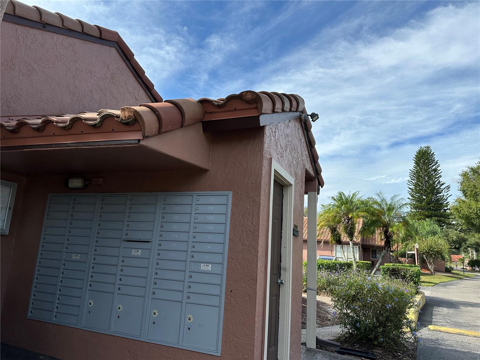 Image 41 of 43 For 627 Grenadine Court S