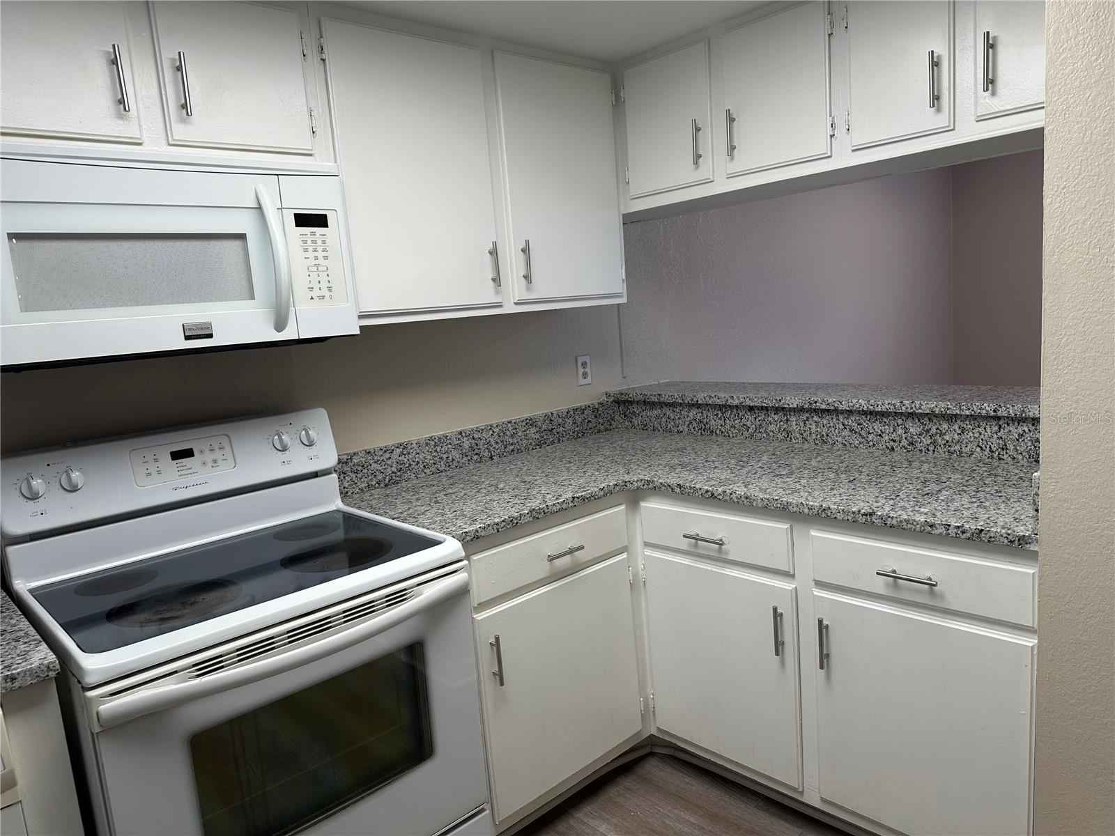 Image 7 of 43 For 627 Grenadine Court S