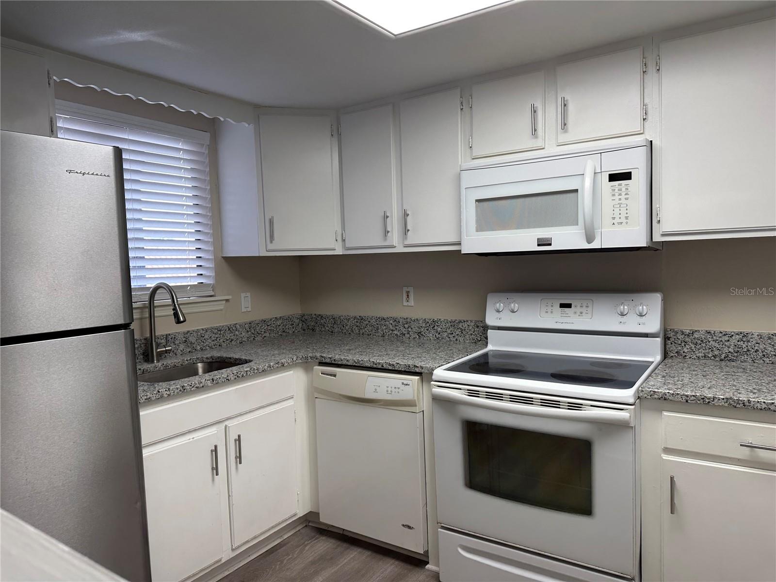 Image 9 of 43 For 627 Grenadine Court S