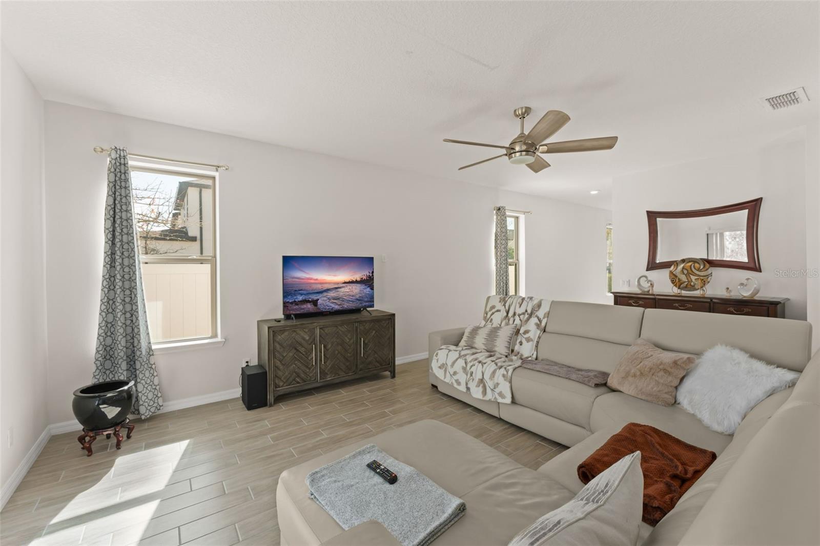 Image 11 of 46 For 9847 Aurea Moss Lane