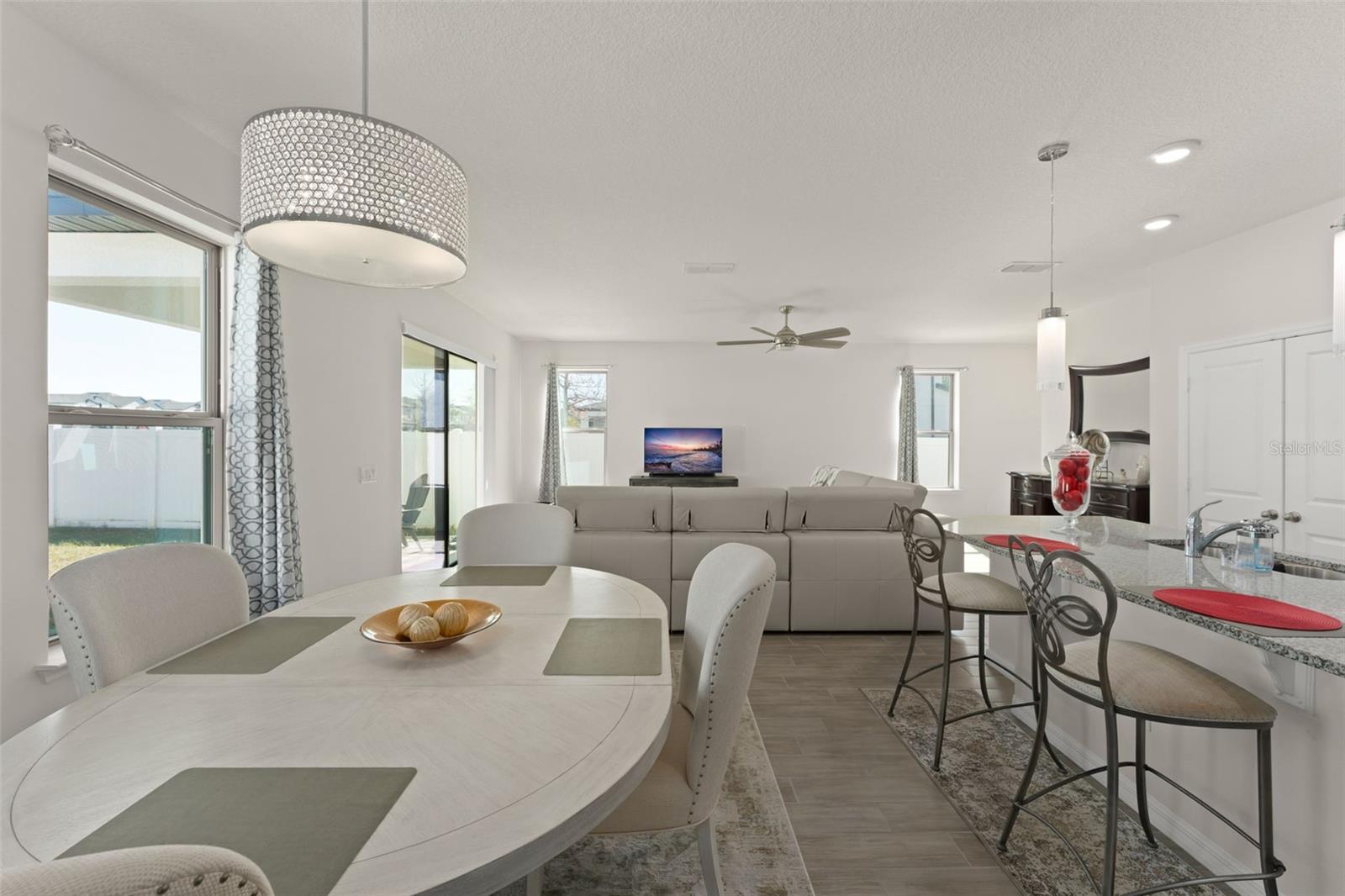 Image 16 of 46 For 9847 Aurea Moss Lane