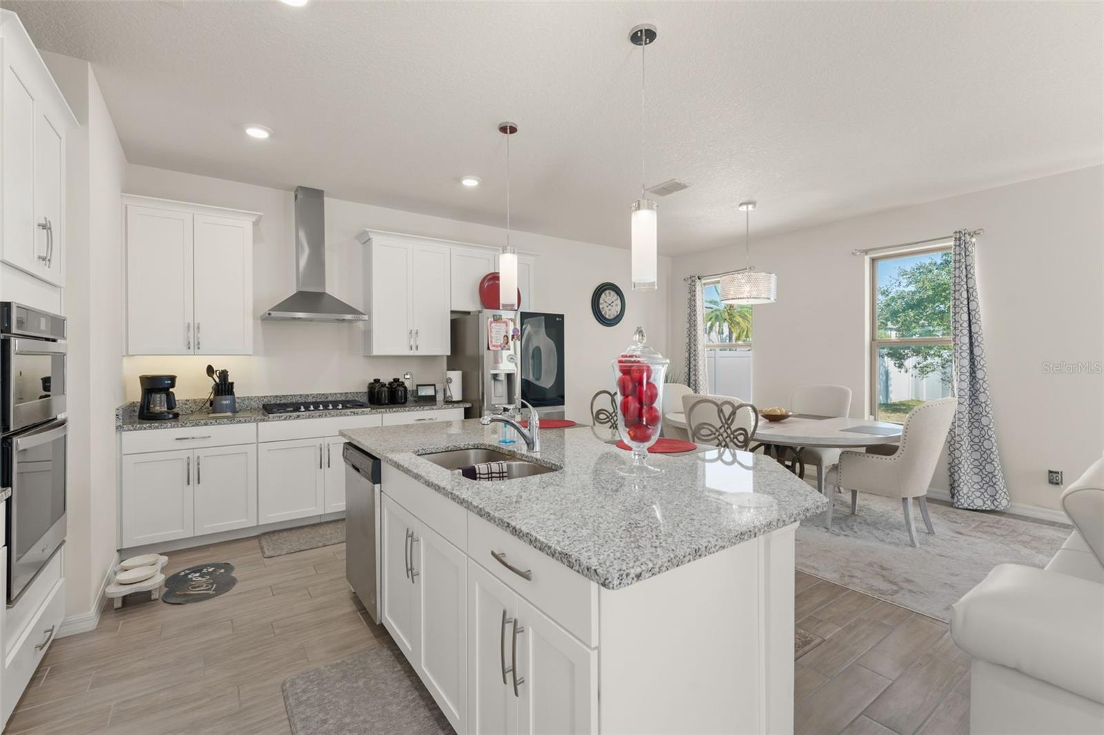 Image 18 of 46 For 9847 Aurea Moss Lane