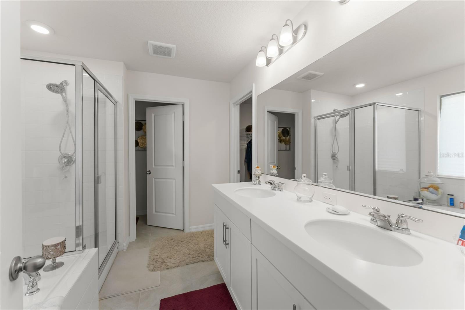 Image 33 of 46 For 9847 Aurea Moss Lane