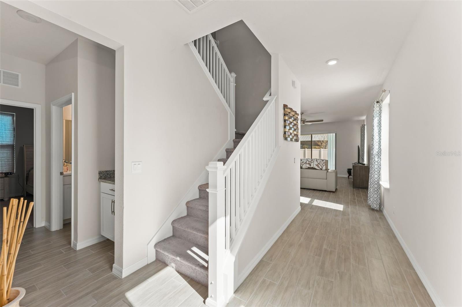 Image 4 of 46 For 9847 Aurea Moss Lane