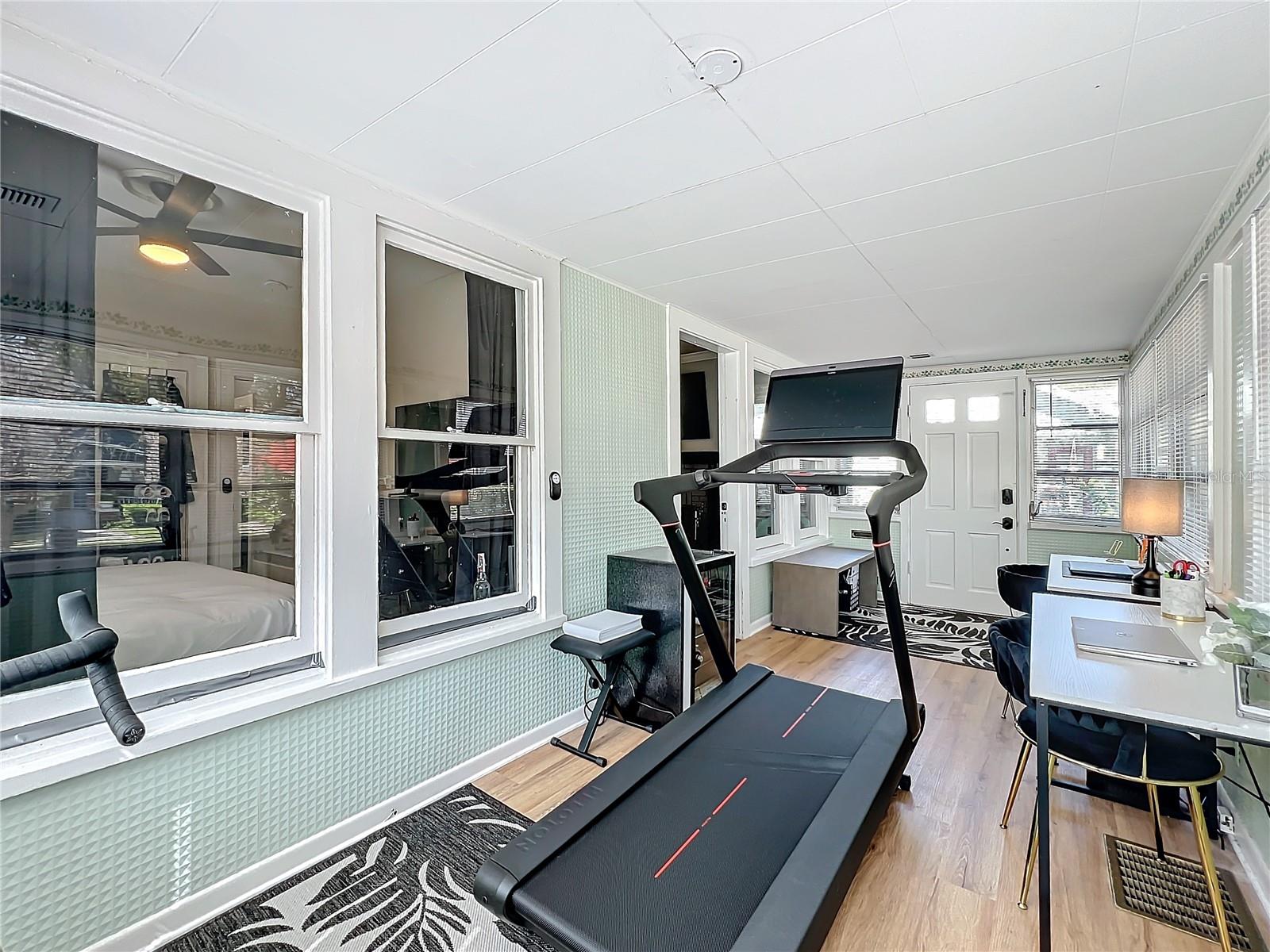 Image 12 of 68 For 16 Lawsona Boulevard