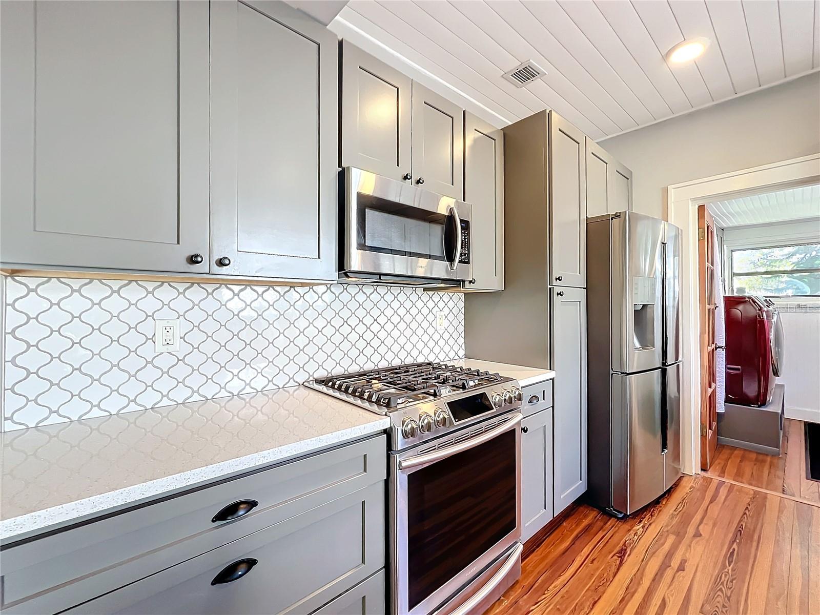 Image 21 of 68 For 16 Lawsona Boulevard