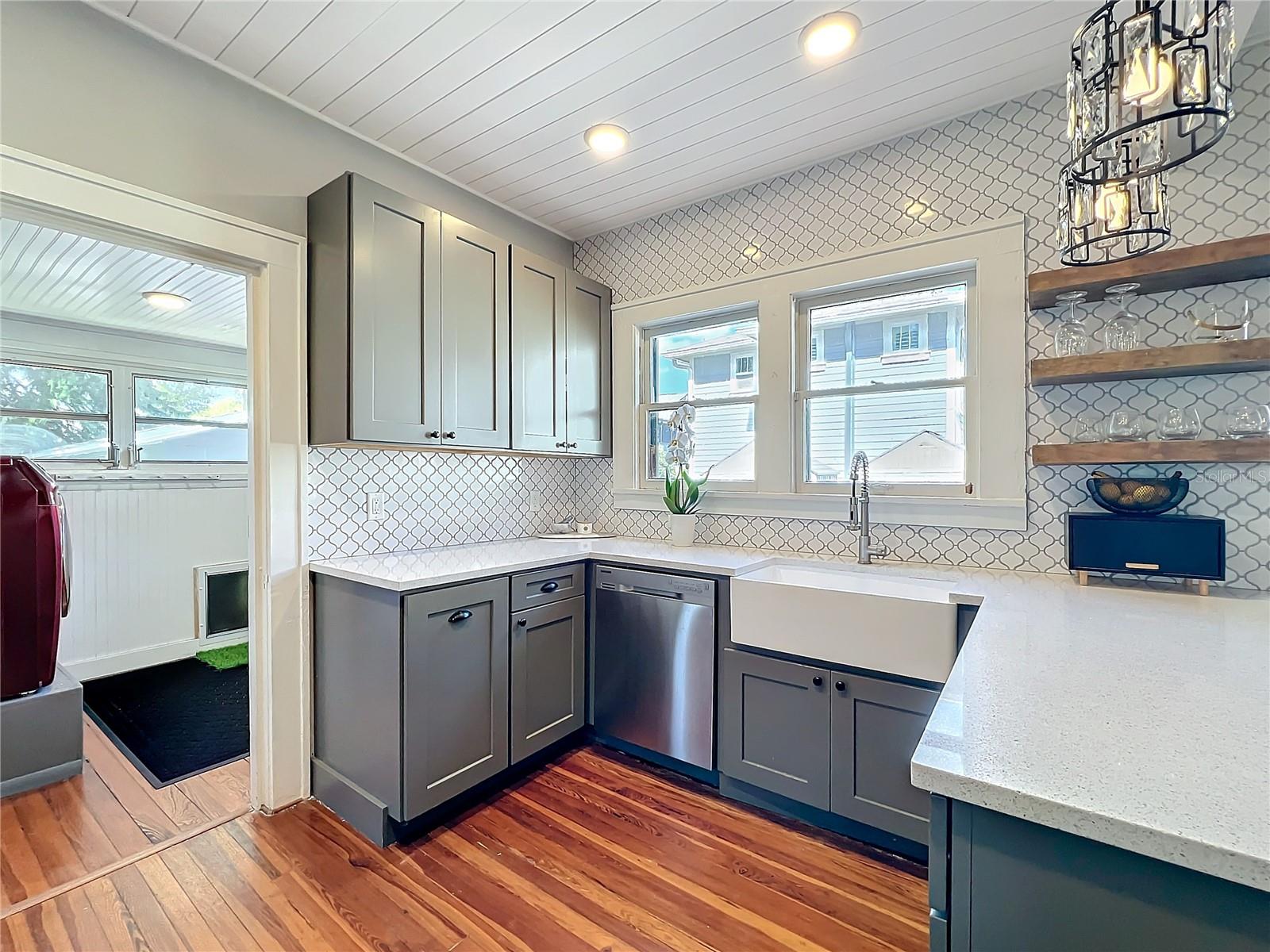 Image 23 of 68 For 16 Lawsona Boulevard