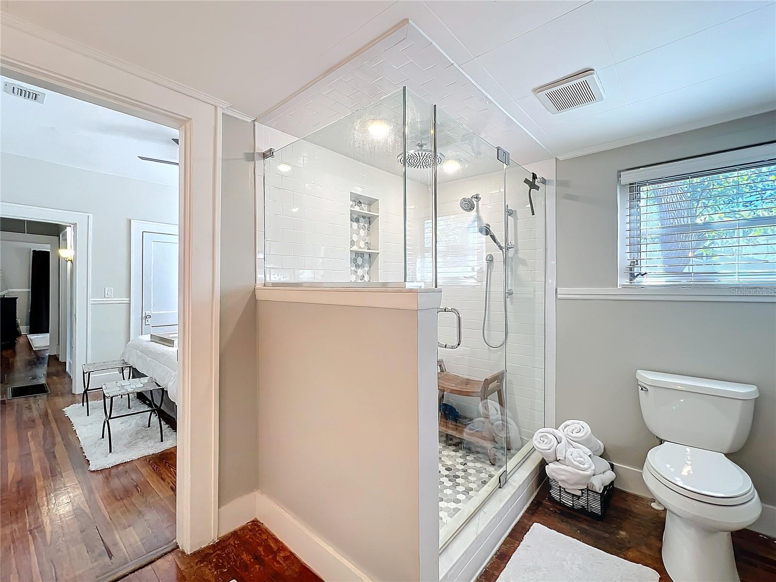 Image 34 of 68 For 16 Lawsona Boulevard