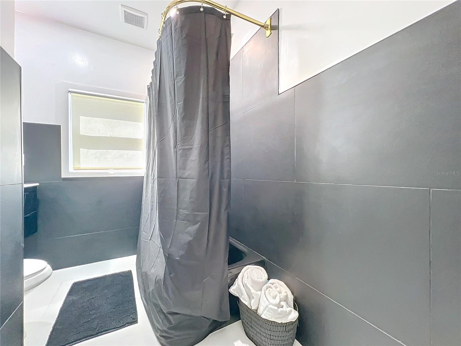 Image 37 of 68 For 16 Lawsona Boulevard