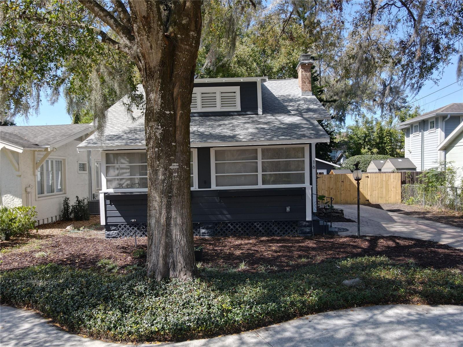 Image 4 of 68 For 16 Lawsona Boulevard