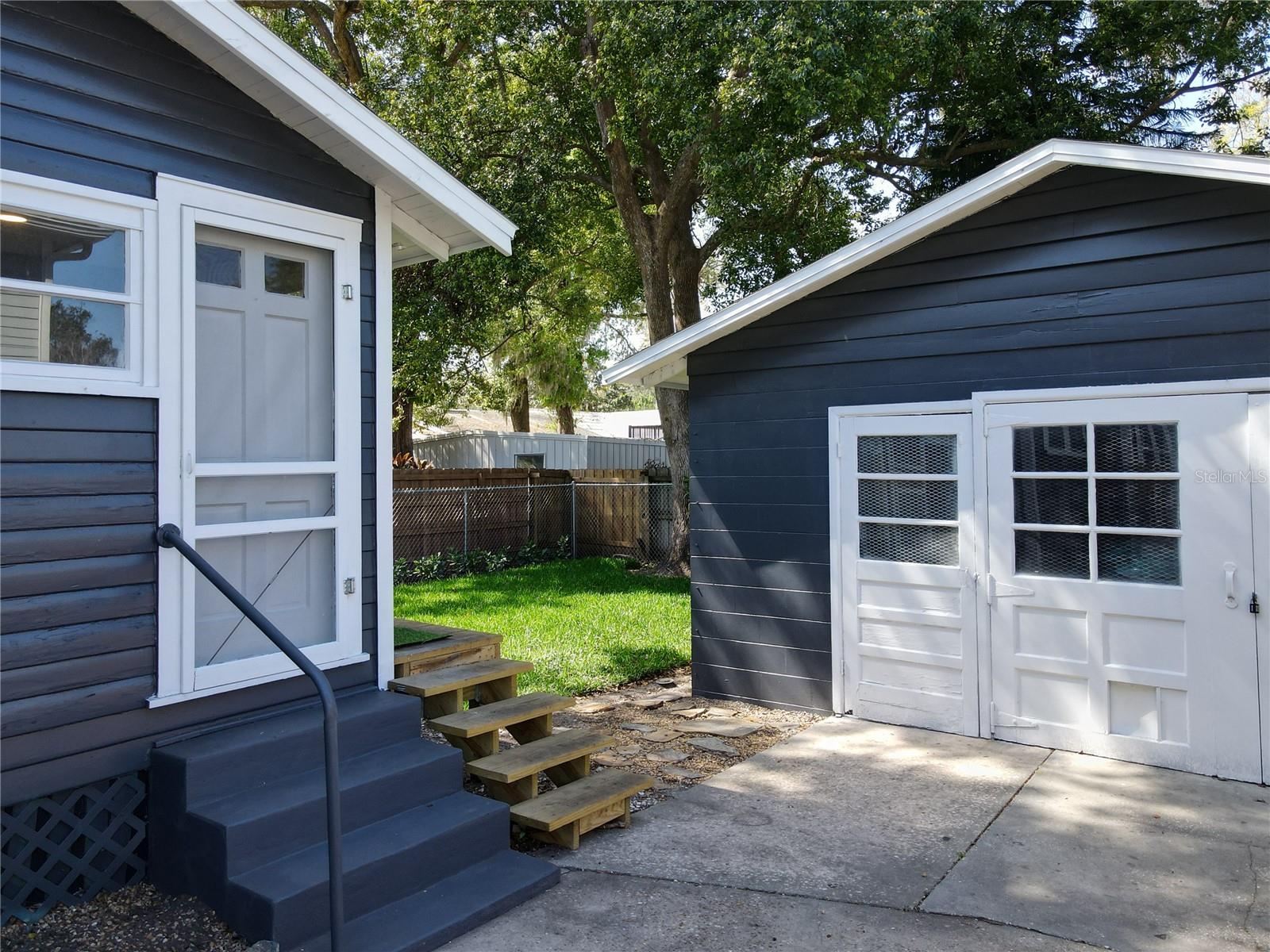 Image 47 of 68 For 16 Lawsona Boulevard