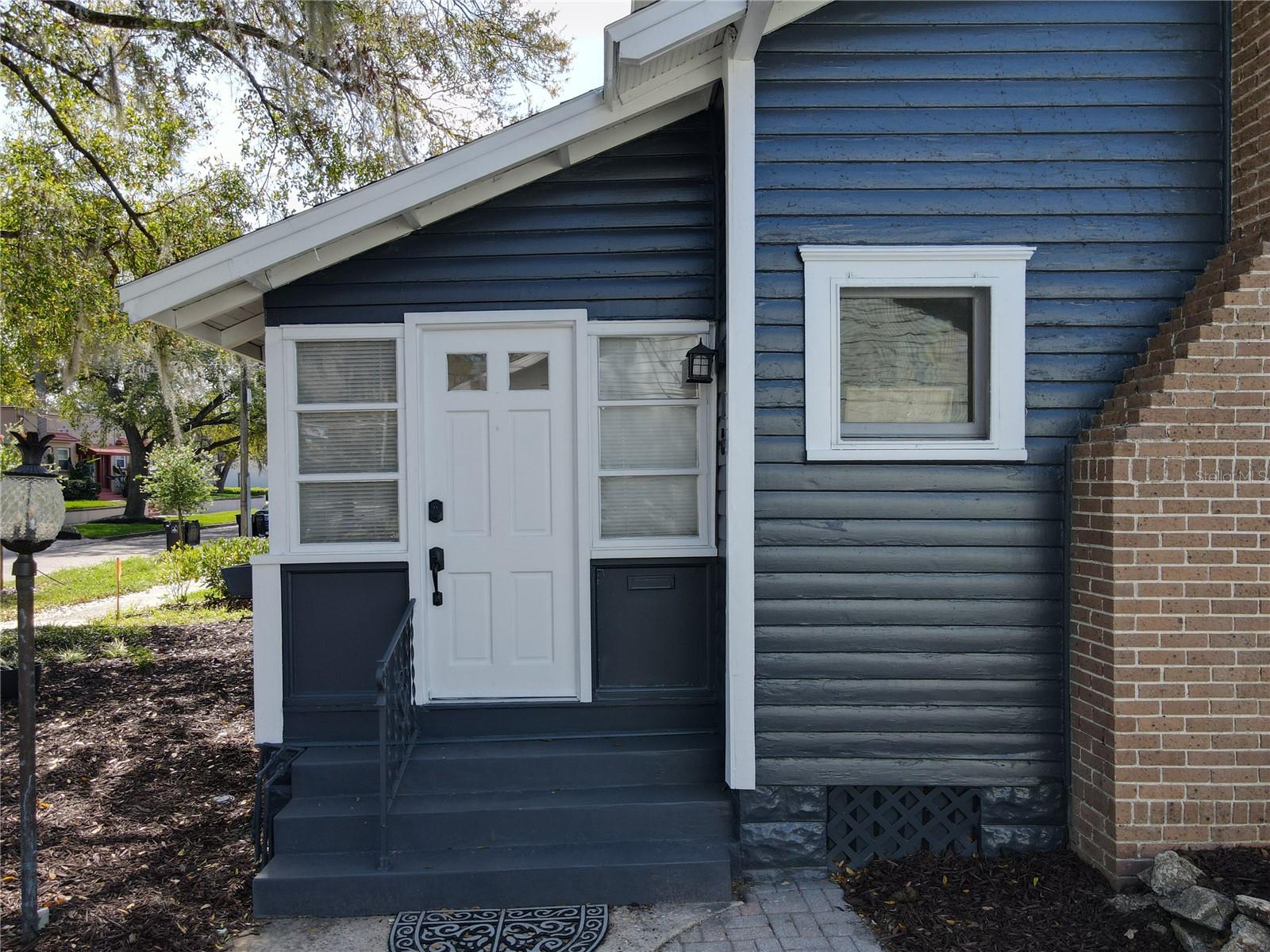 Image 8 of 68 For 16 Lawsona Boulevard