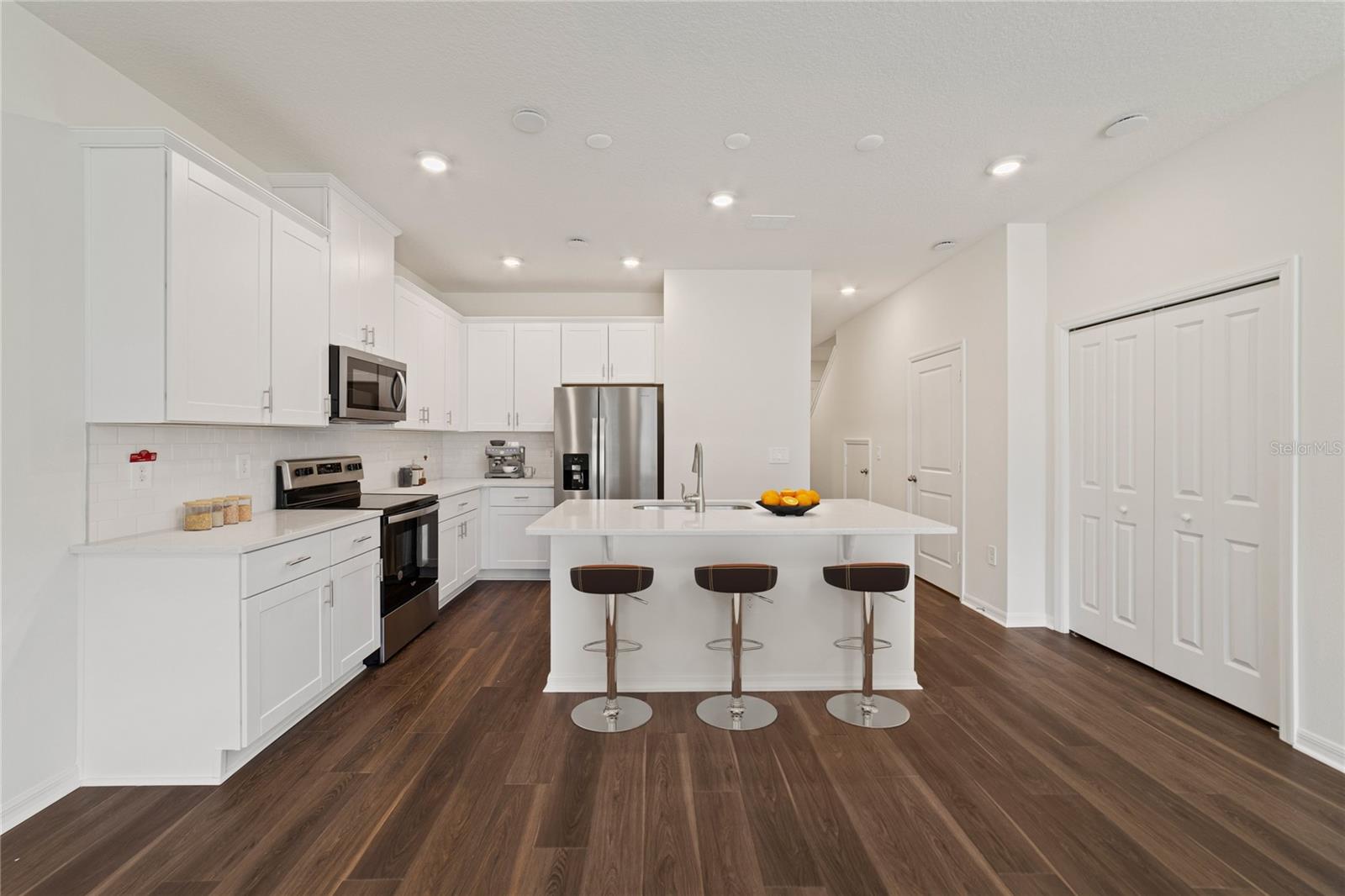 Image 5 of 6 For 1685 Greenleaf Woods Cove