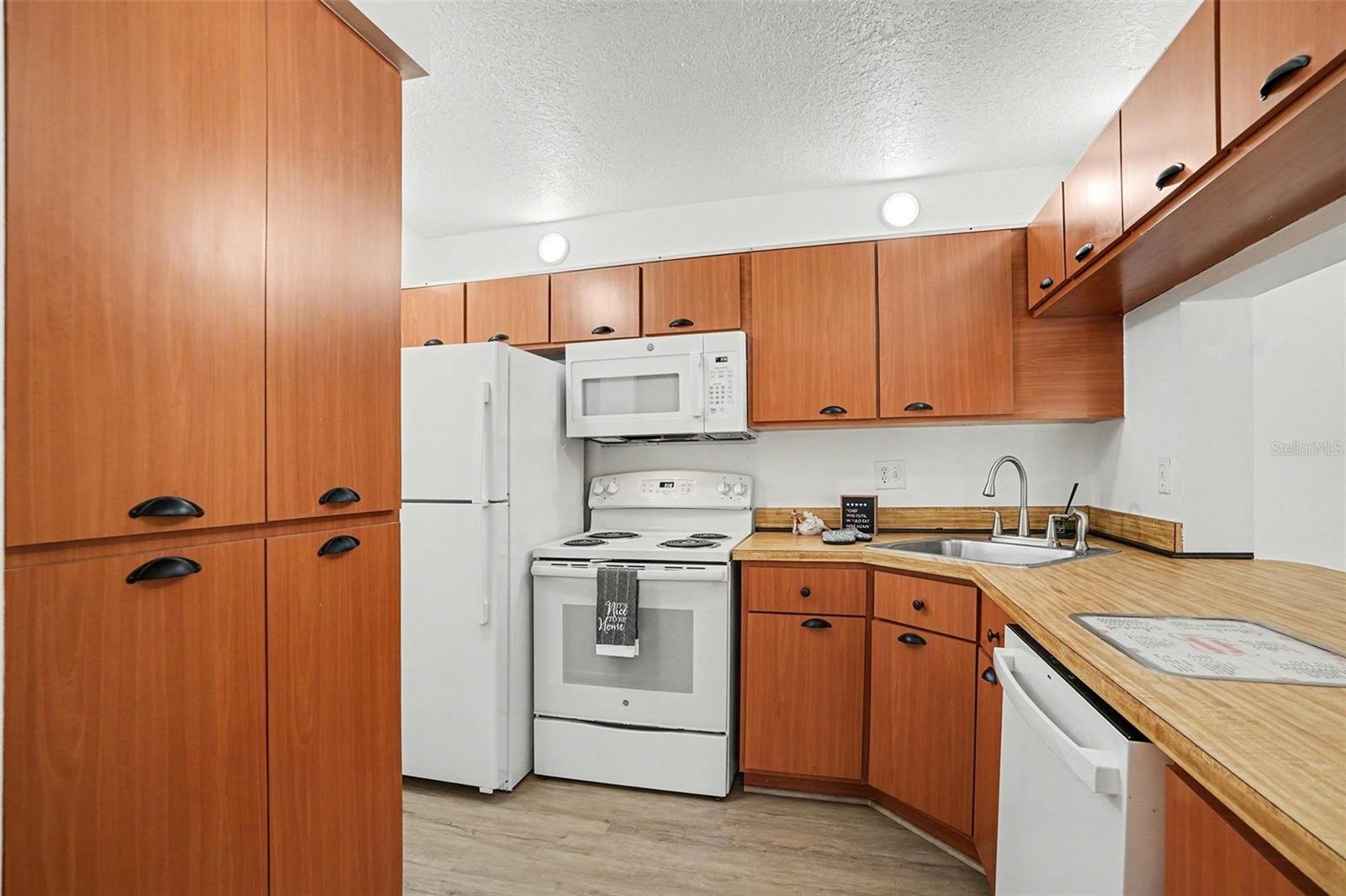 Image 9 of 30 For 1013 Pine Ridge Circle 3c