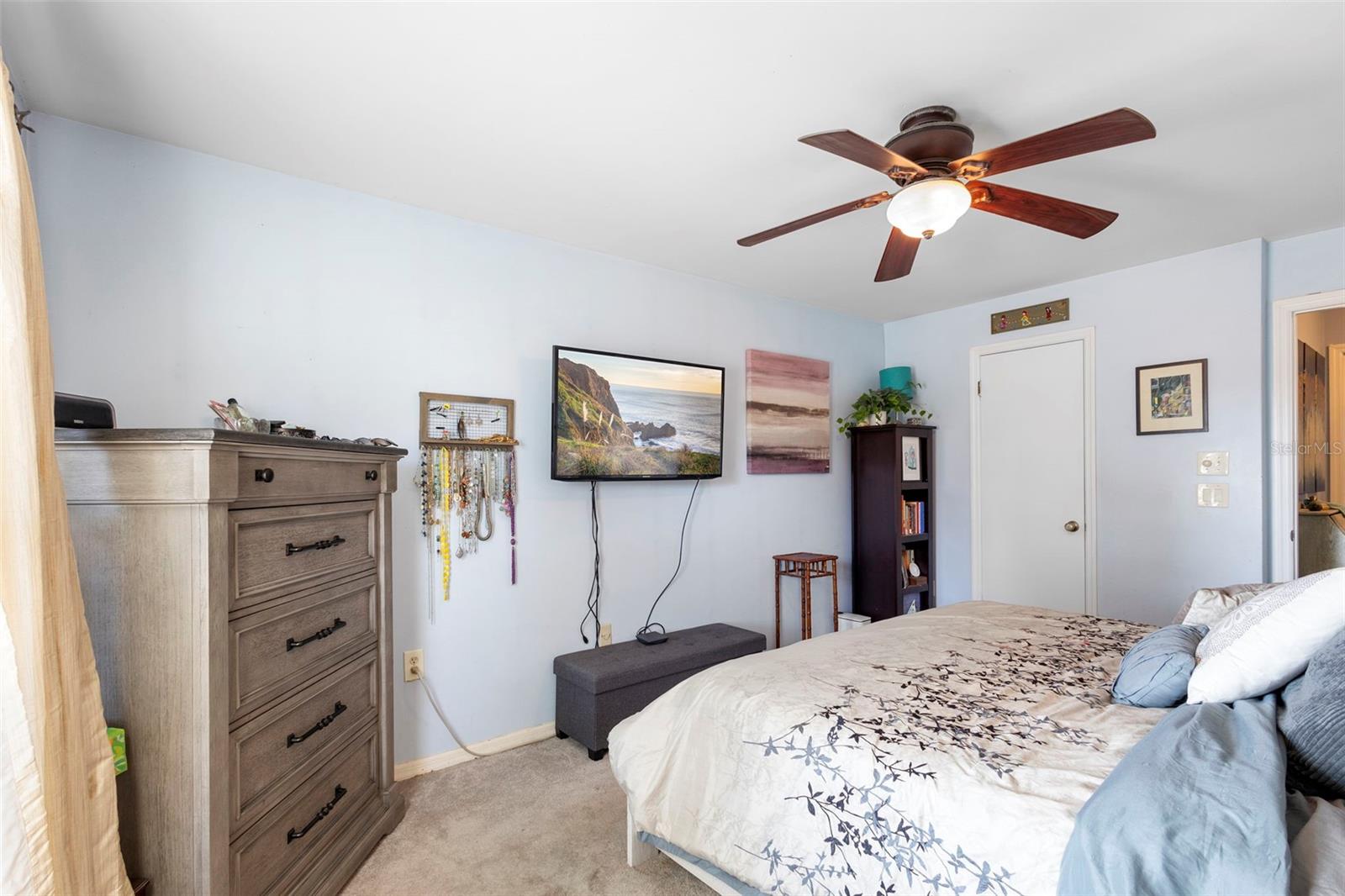 Image 17 of 32 For 2330 Woodway Drive