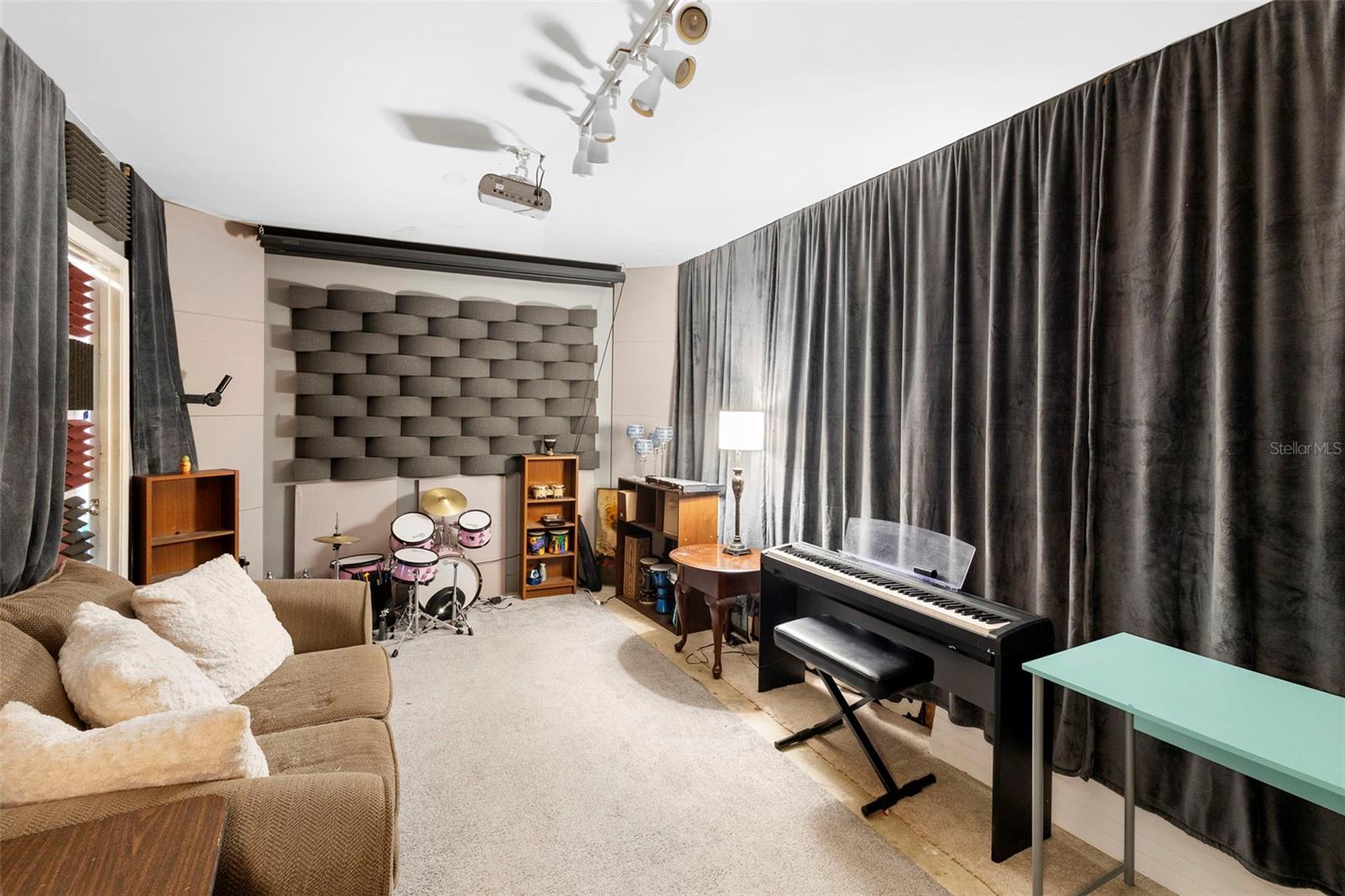 Image 21 of 32 For 2330 Woodway Drive