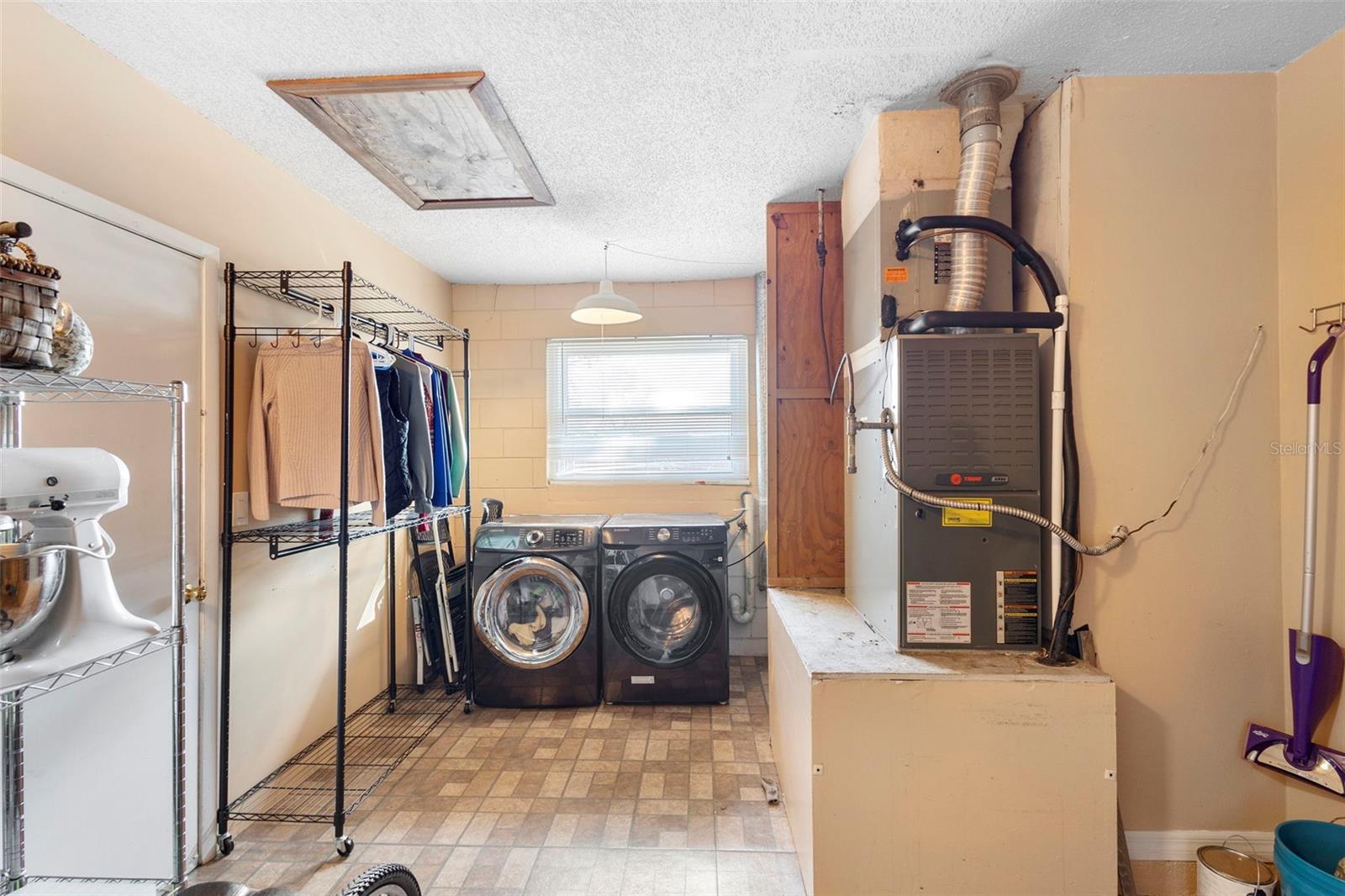 Image 22 of 32 For 2330 Woodway Drive